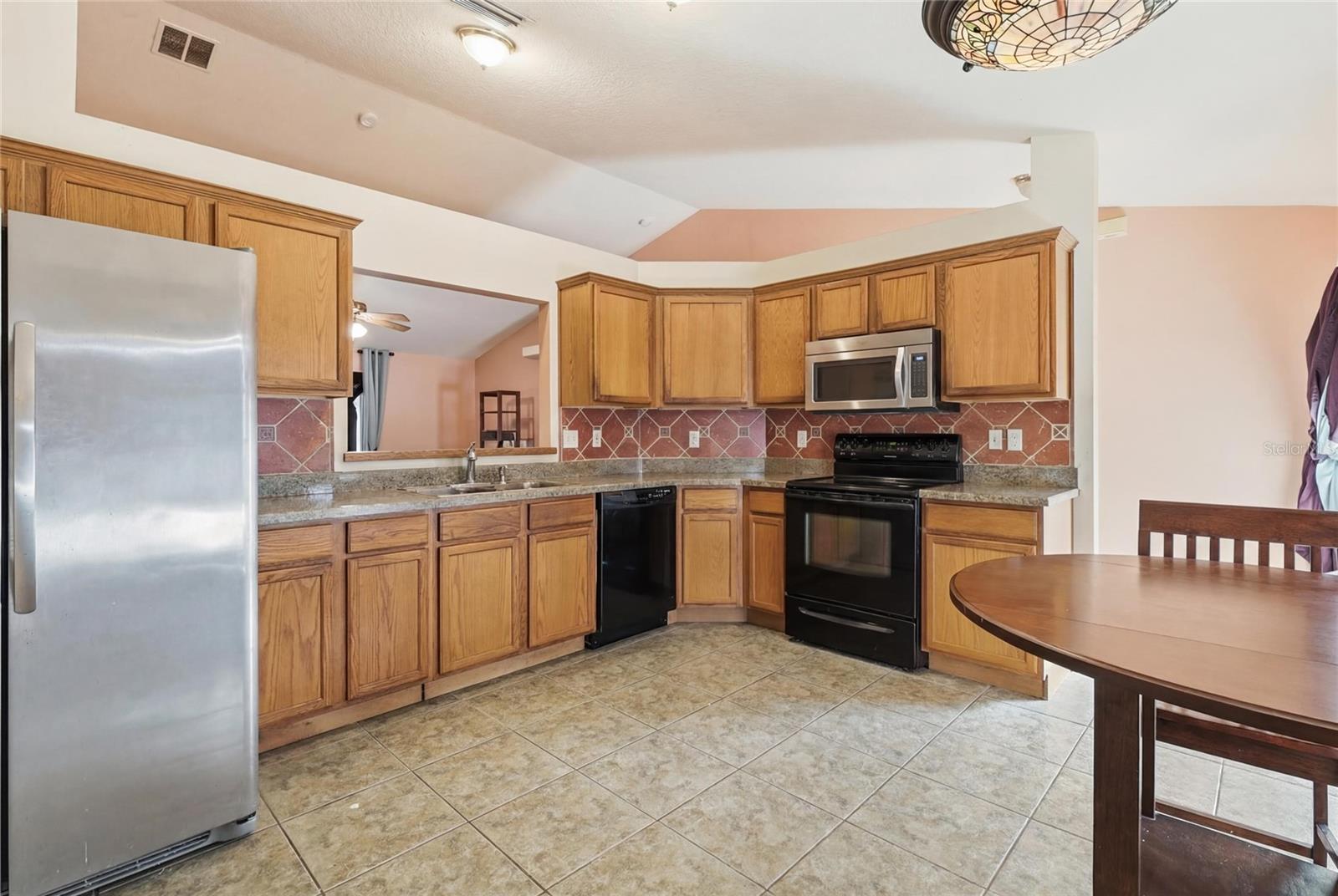 HOWEY PALM GARDENS - Residential