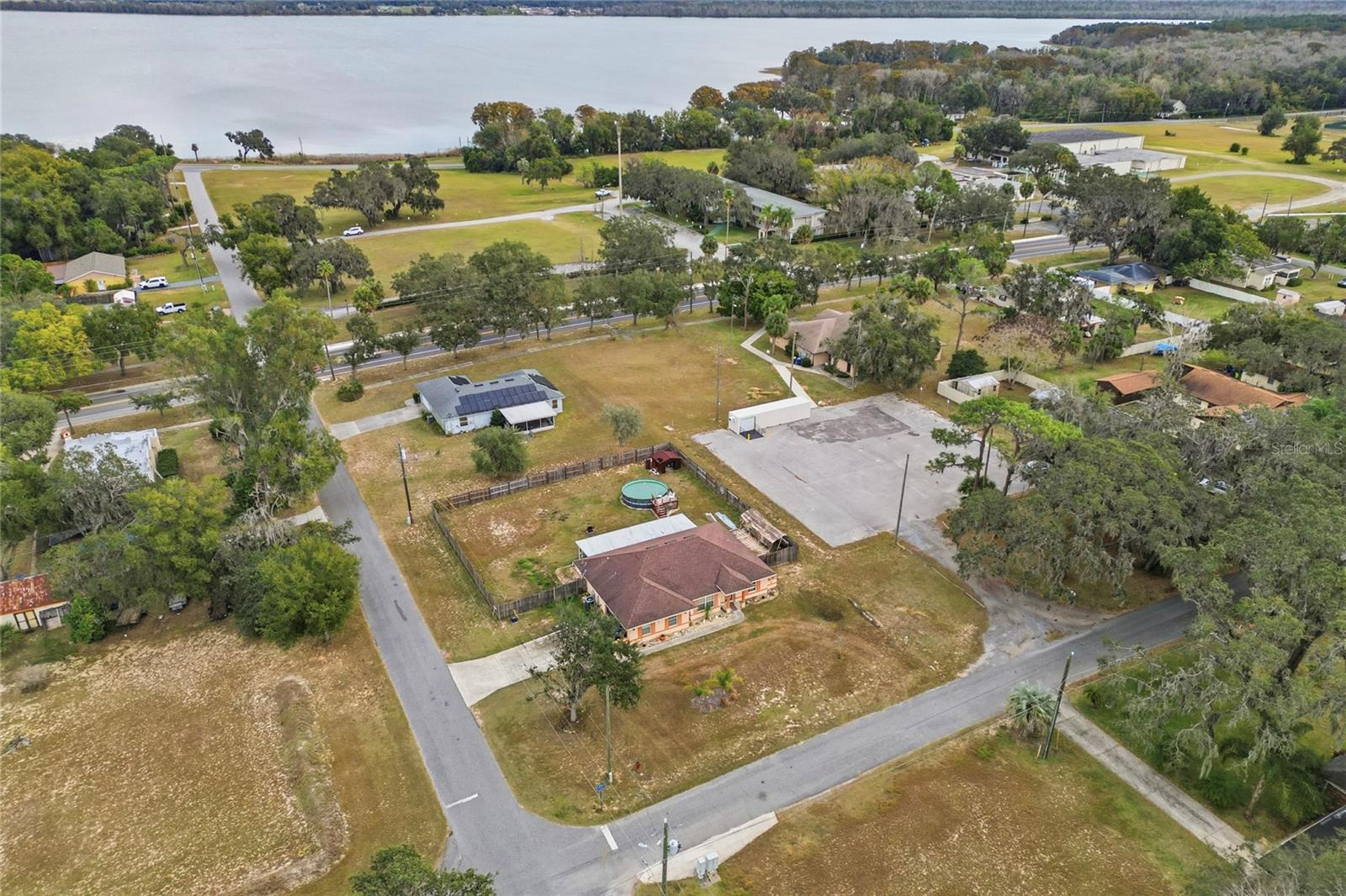 HOWEY PALM GARDENS - Residential