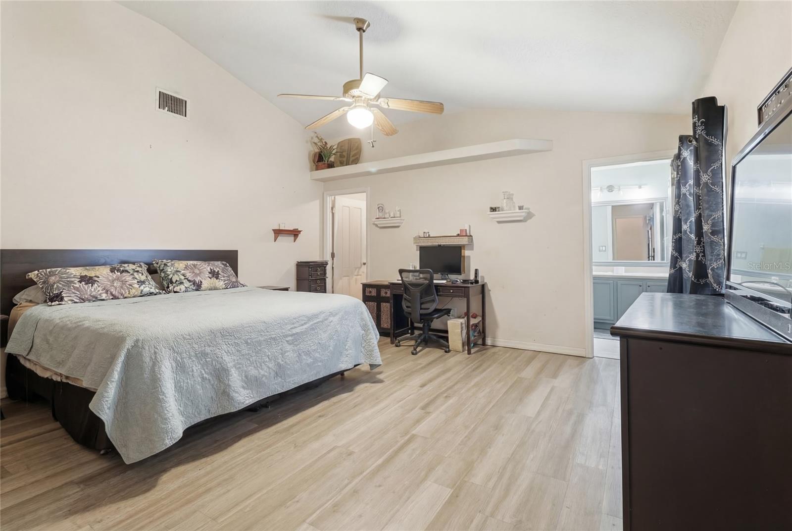 HOWEY PALM GARDENS - Residential