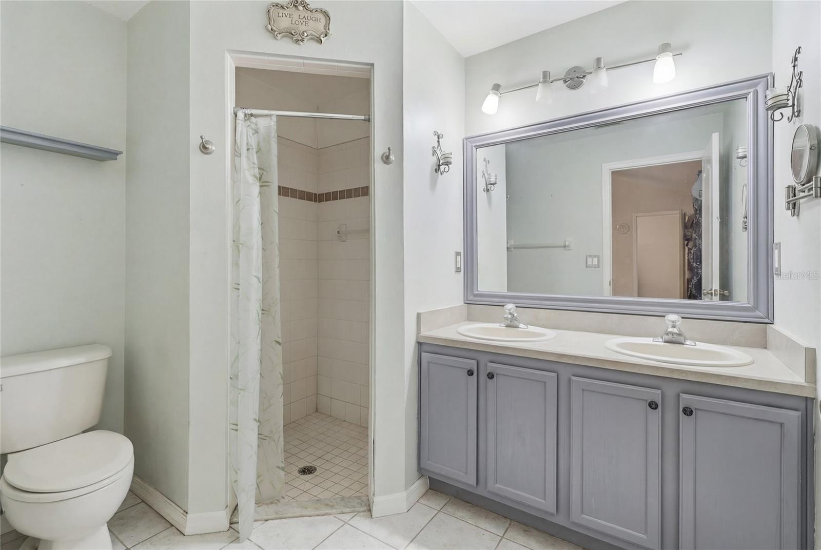 HOWEY PALM GARDENS - Residential