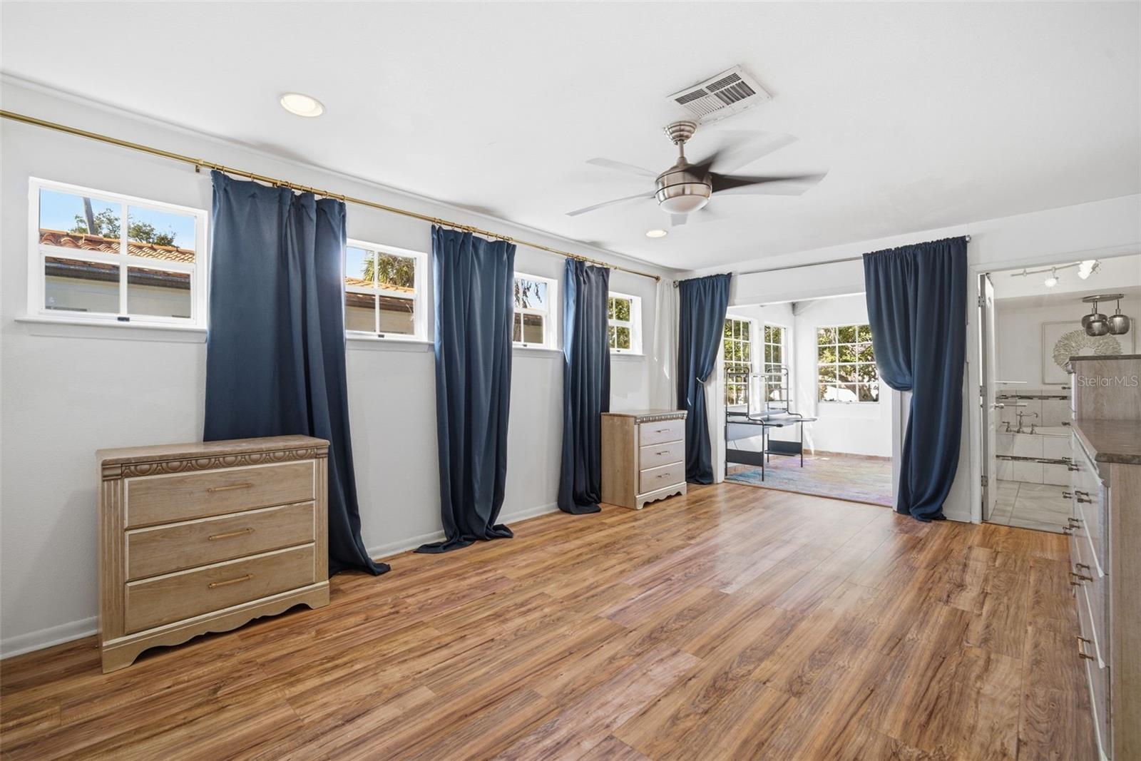 SUNSET PARK - Residential