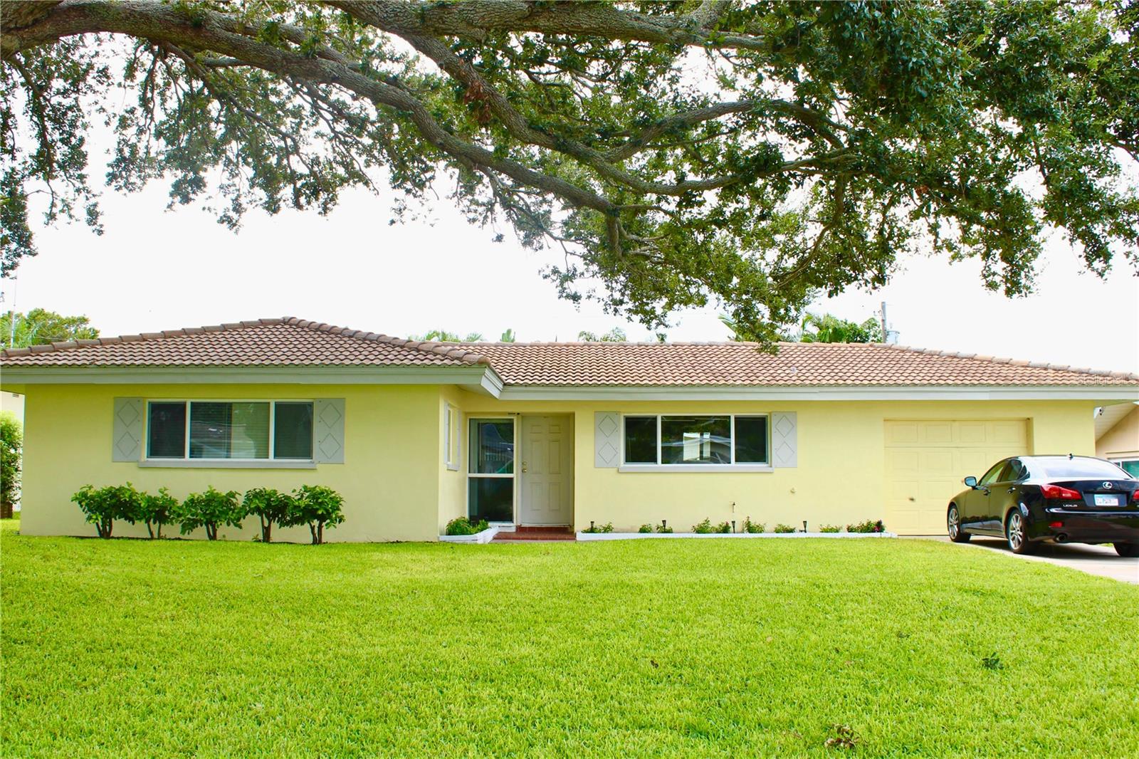 Remodeled block home just minutes from Indian Rocks Beach in the sought-after Grove Lake Manor neighborhood. Sitting on nearly ¼ acre, this 2 bed, 2 bath home offers a bright, open layout with engineered hardwood floors and updated tile in the kitchen. Features include double-pane windows, hurricane shutters, and a 2019 A/C + 2023 water heater. NO damage during storms last year, NO flood insurance required.
The updated kitchen boasts granite counters, stainless appliances, soft-close cabinets, and a reverse osmosis system. The family room brings in natural light with large windows and sliders leading to a screened lanai. The fenced backyard includes a shed, and room for a pool. Both bedrooms are spacious with ample storage. Close to beaches, shopping, dining, and hospitals.