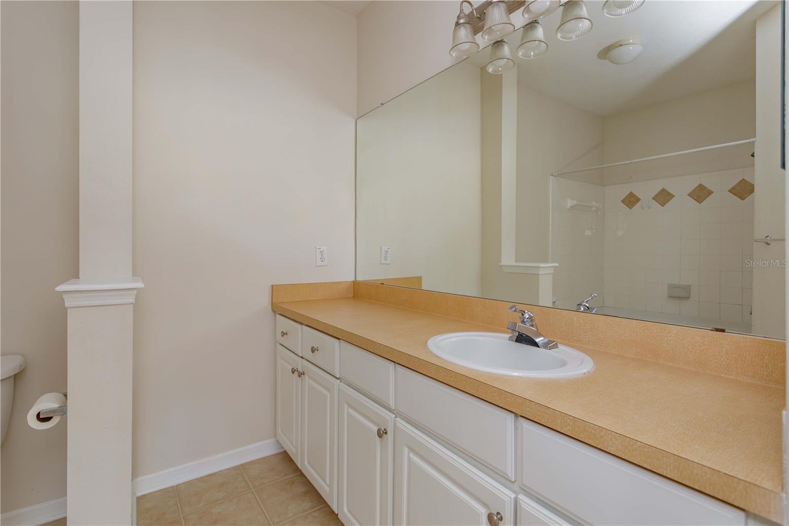 DISCOVERY PALMS - Residential