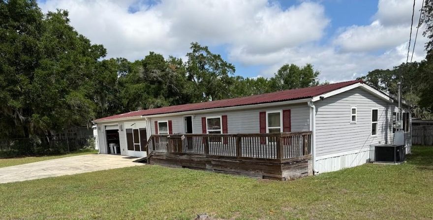 Mobile home Meadow’s Welcomes you to 9825 SE 170th lane subdivision located in Summerfield FL just minutes from shopping, dining, medical, The Villages and so much more, ideal for extended family, guests, or rental income. Spacious Florida room and primary bedroom,  2018 HVAC, indoor laundry.attached garage and breezeway, plenty of room for work, fully fenced yard provides plenty of room for pets, entertaining, or future additions.
This home has great potential