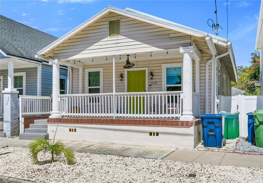 Photo of 2119 W Spruce Street, Tampa, FL 33607 (MLS # TB8470438)