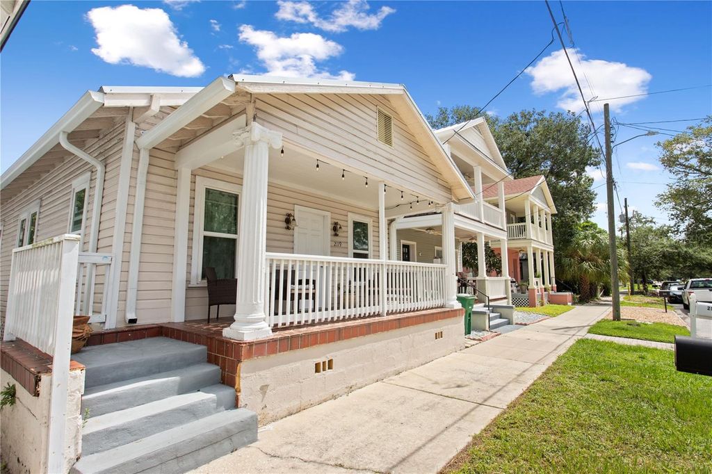 Photo of 2119 W Spruce Street, Tampa, FL 33607 (MLS # TB8470438)