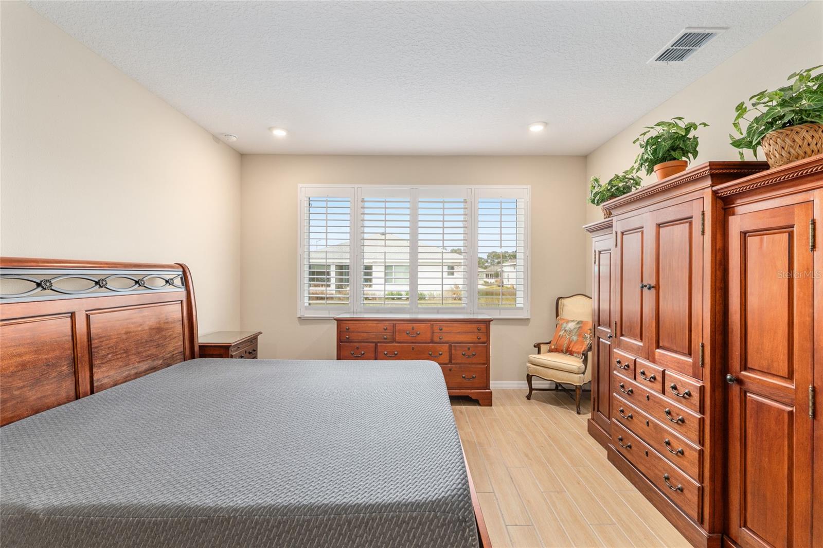 ON TOP OF THE WORLD - Residential