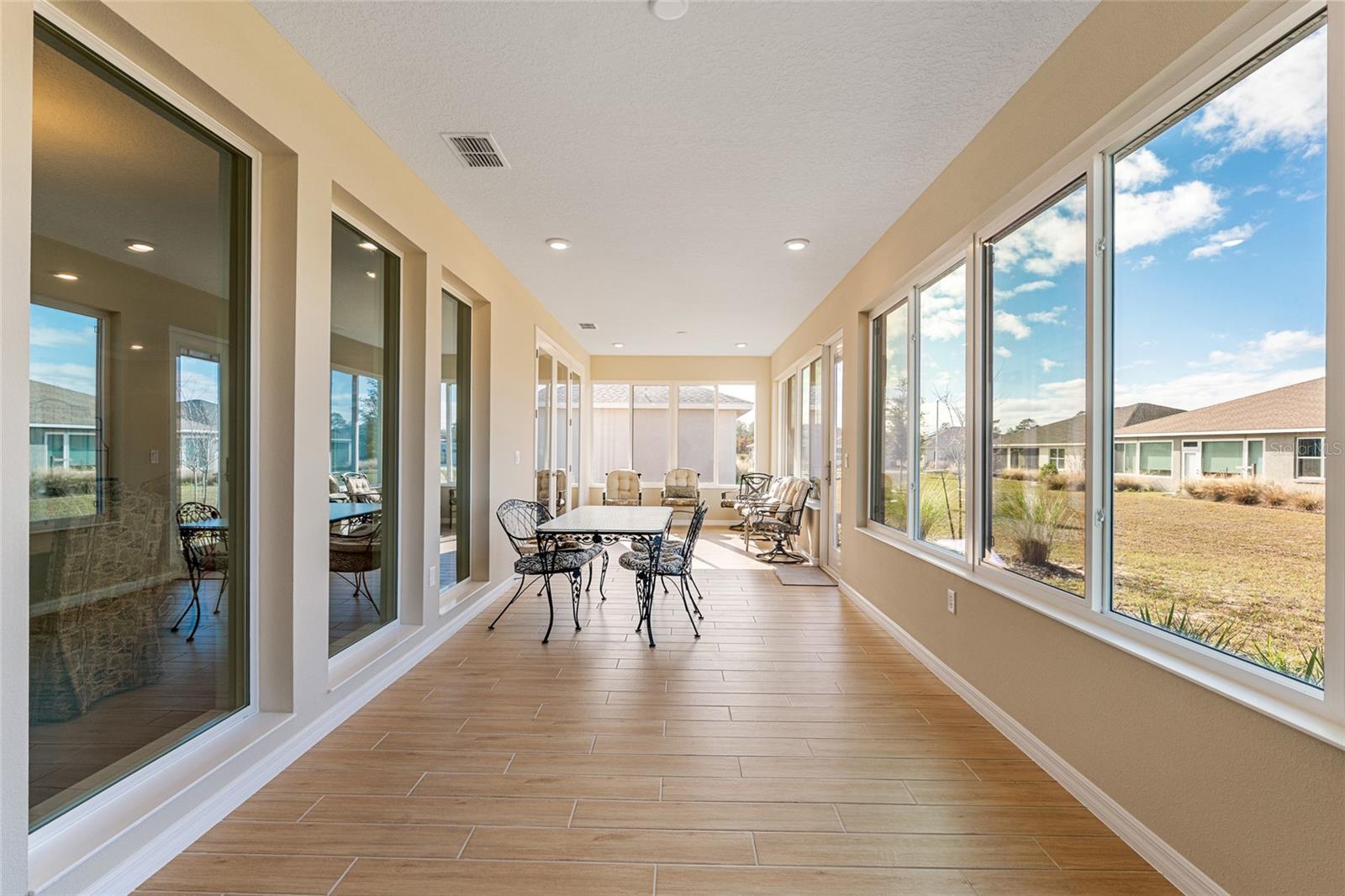 ON TOP OF THE WORLD - Residential