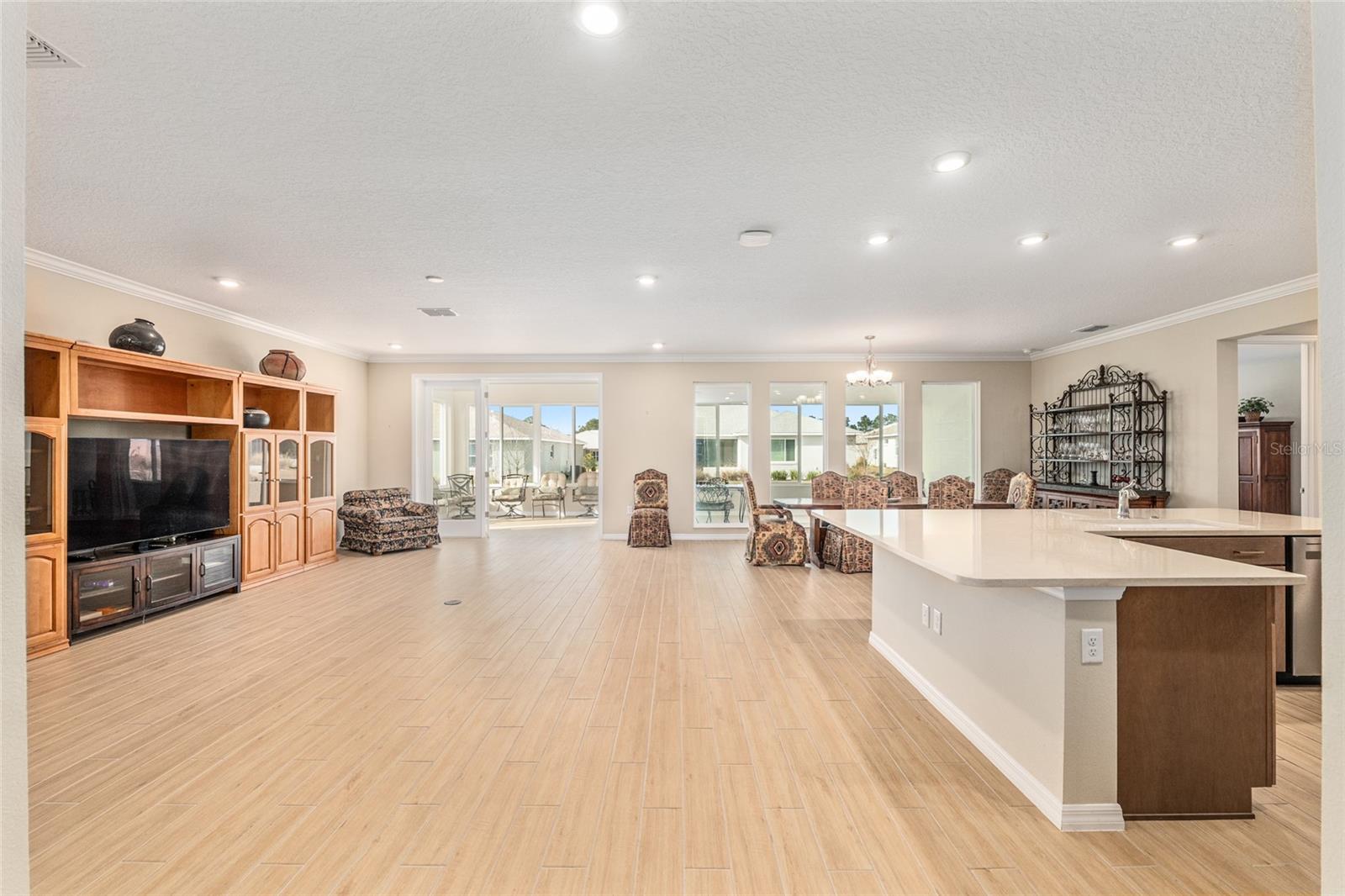 ON TOP OF THE WORLD - Residential