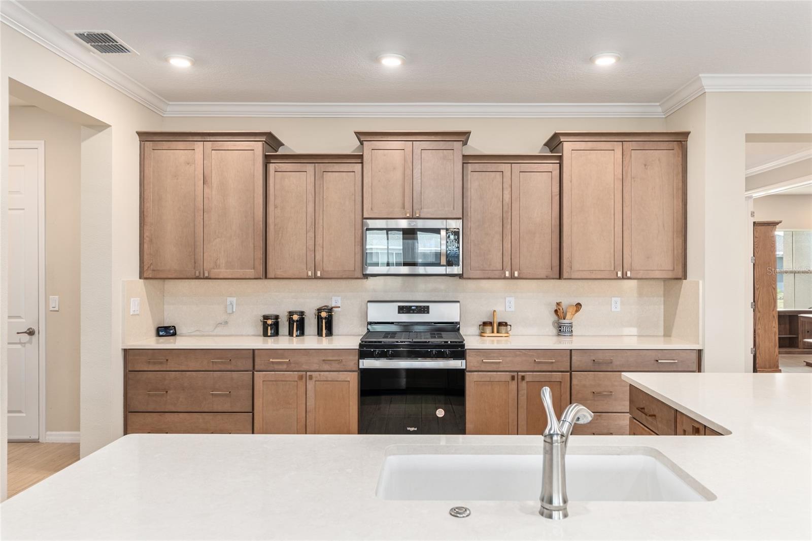 ON TOP OF THE WORLD - Residential