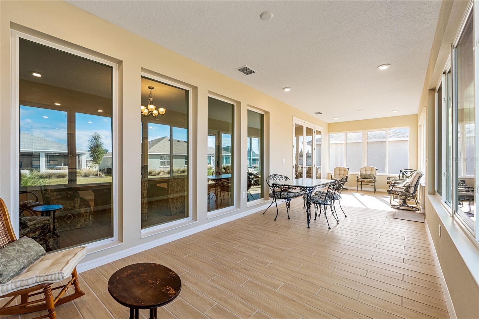 ON TOP OF THE WORLD - Residential