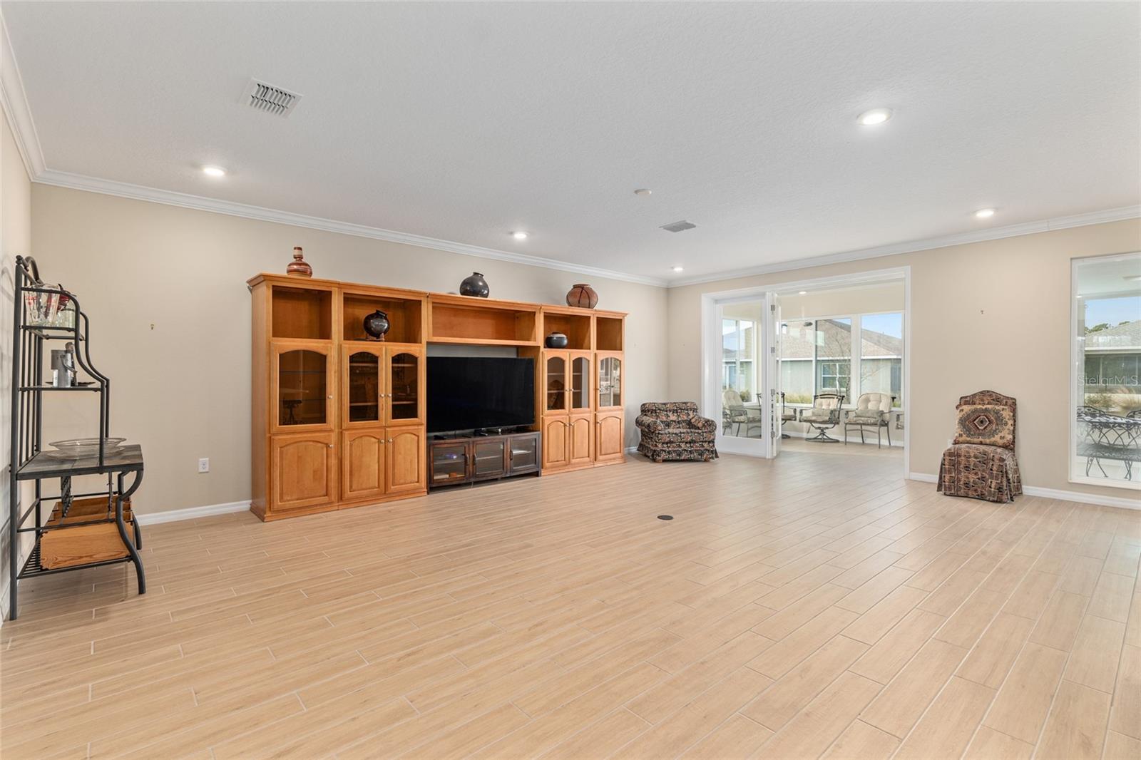 ON TOP OF THE WORLD - Residential