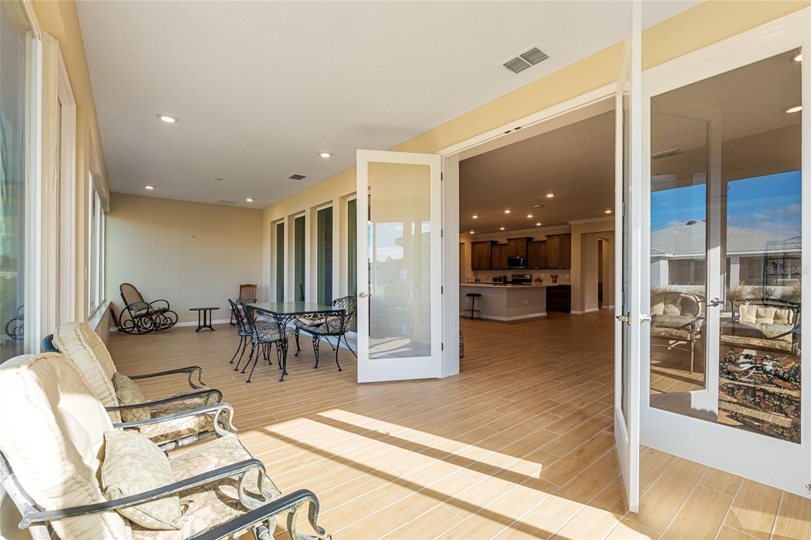 ON TOP OF THE WORLD - Residential