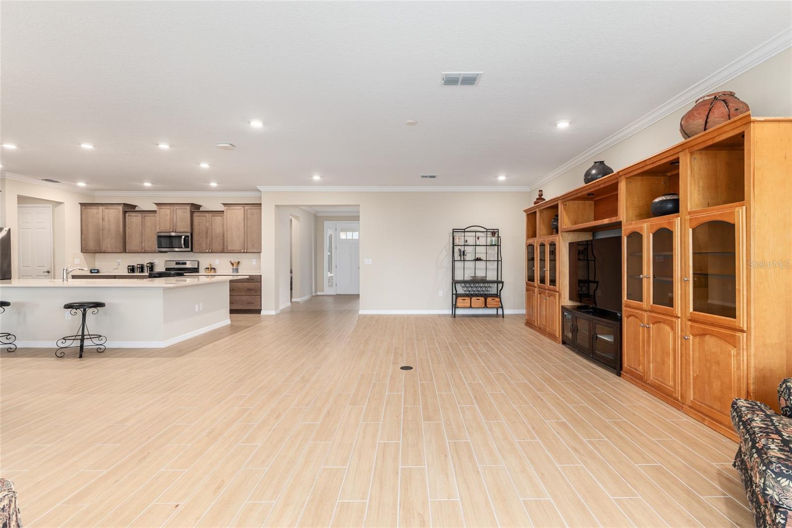 ON TOP OF THE WORLD - Residential