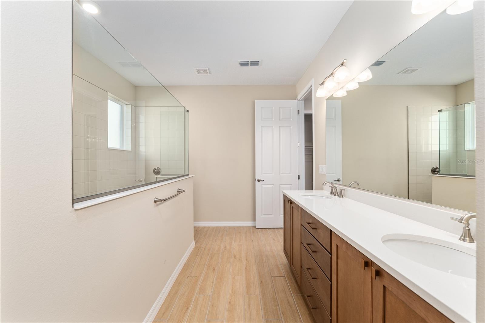 ON TOP OF THE WORLD - Residential