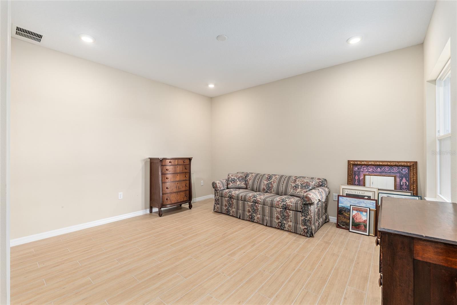 ON TOP OF THE WORLD - Residential