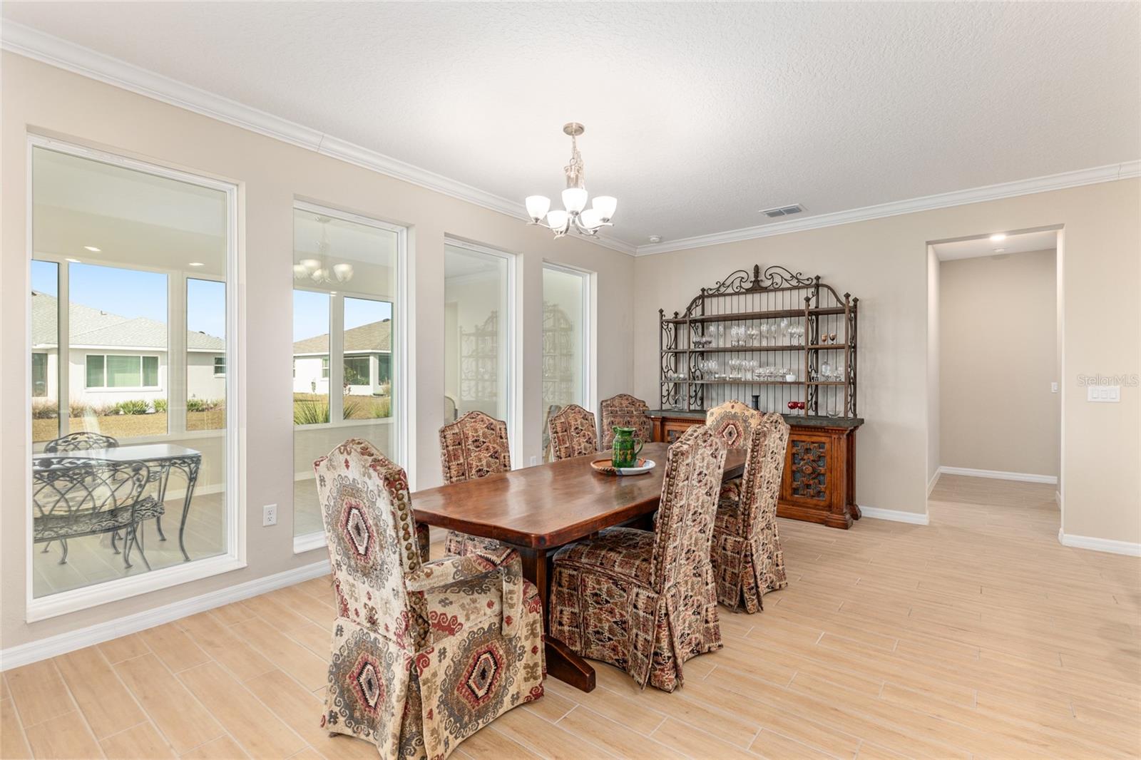 ON TOP OF THE WORLD - Residential