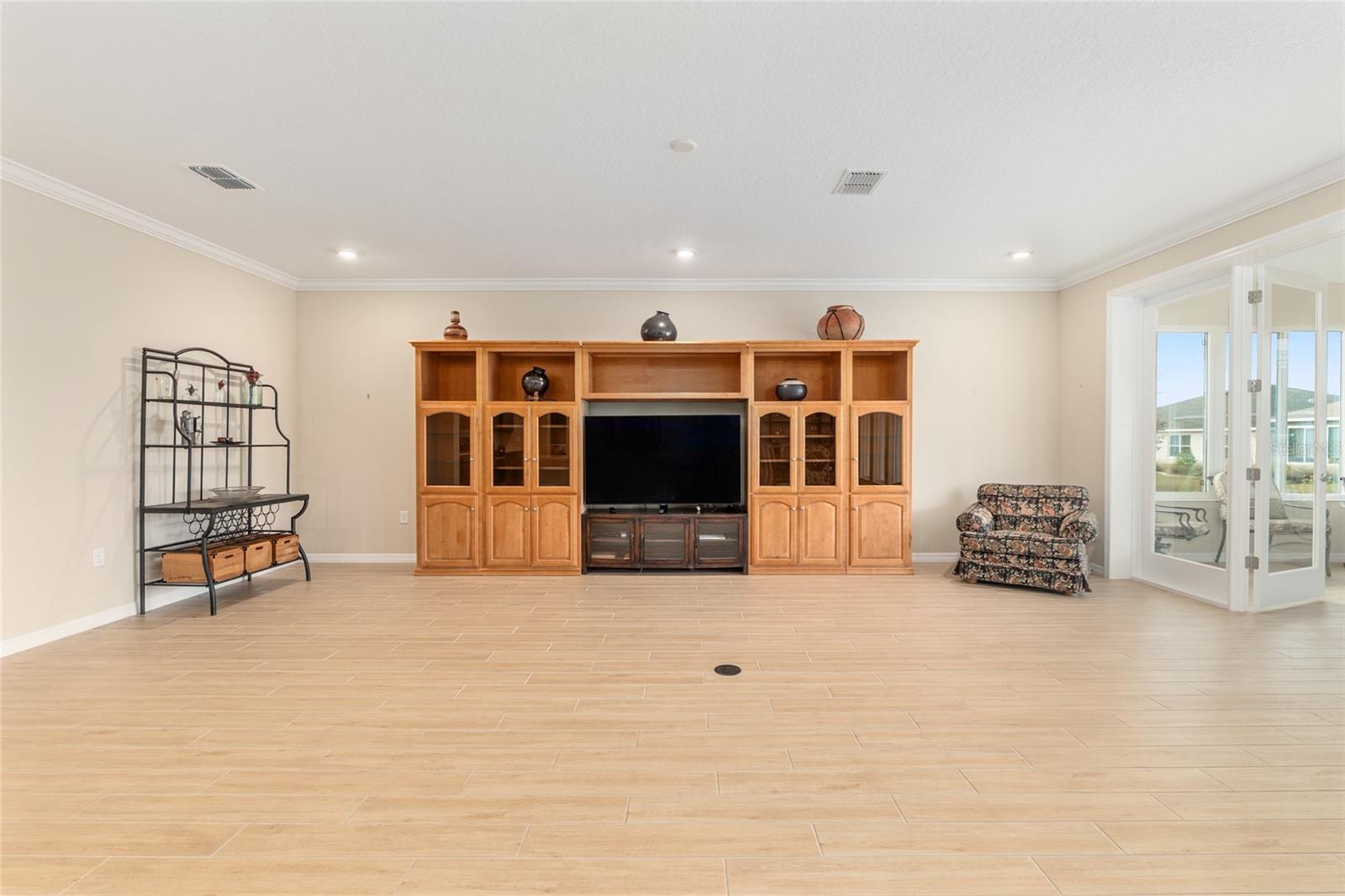 ON TOP OF THE WORLD - Residential