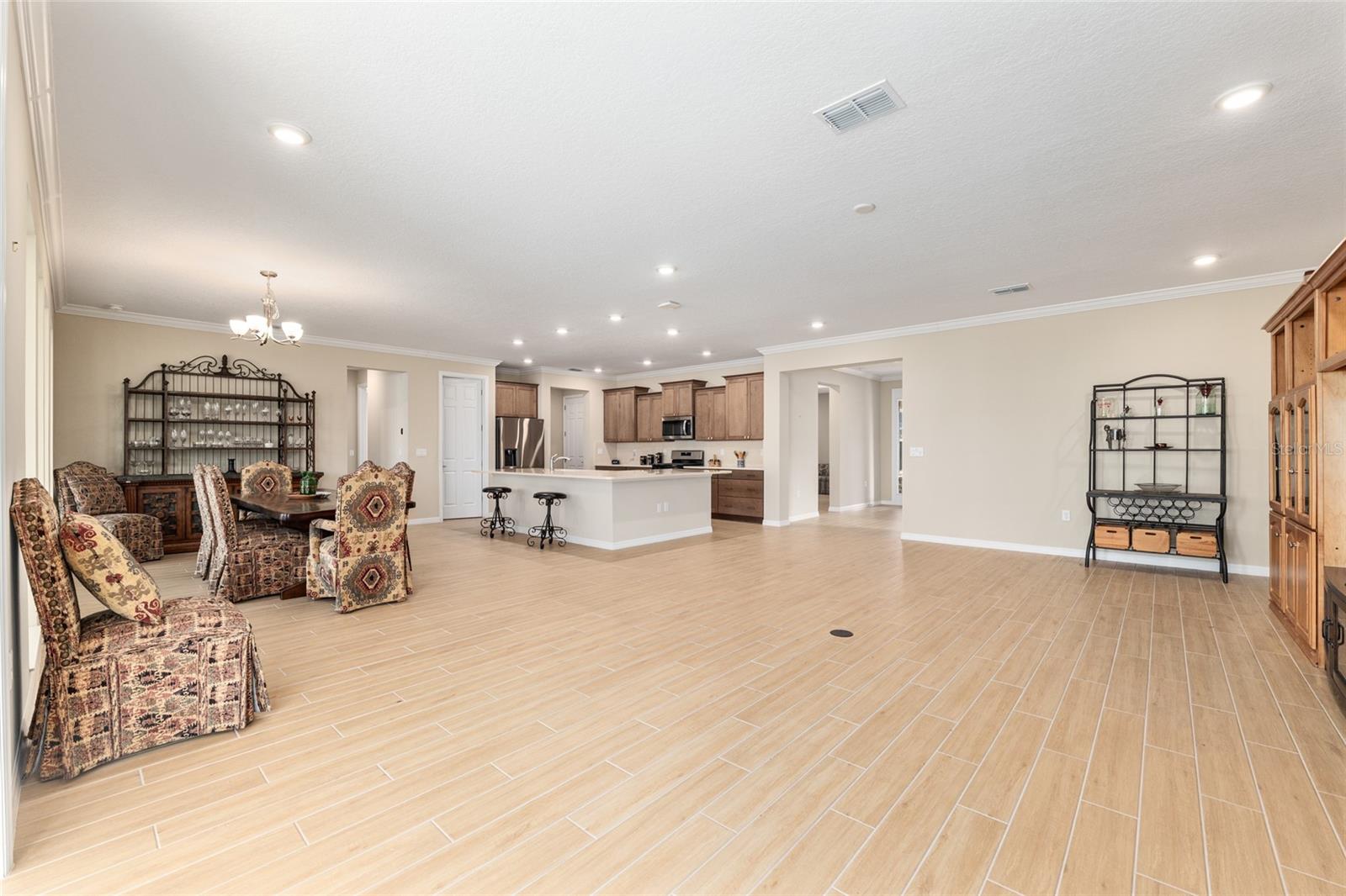 ON TOP OF THE WORLD - Residential