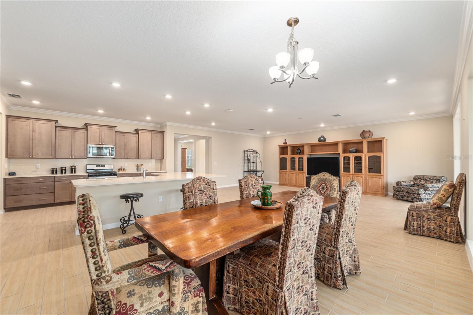 ON TOP OF THE WORLD - Residential