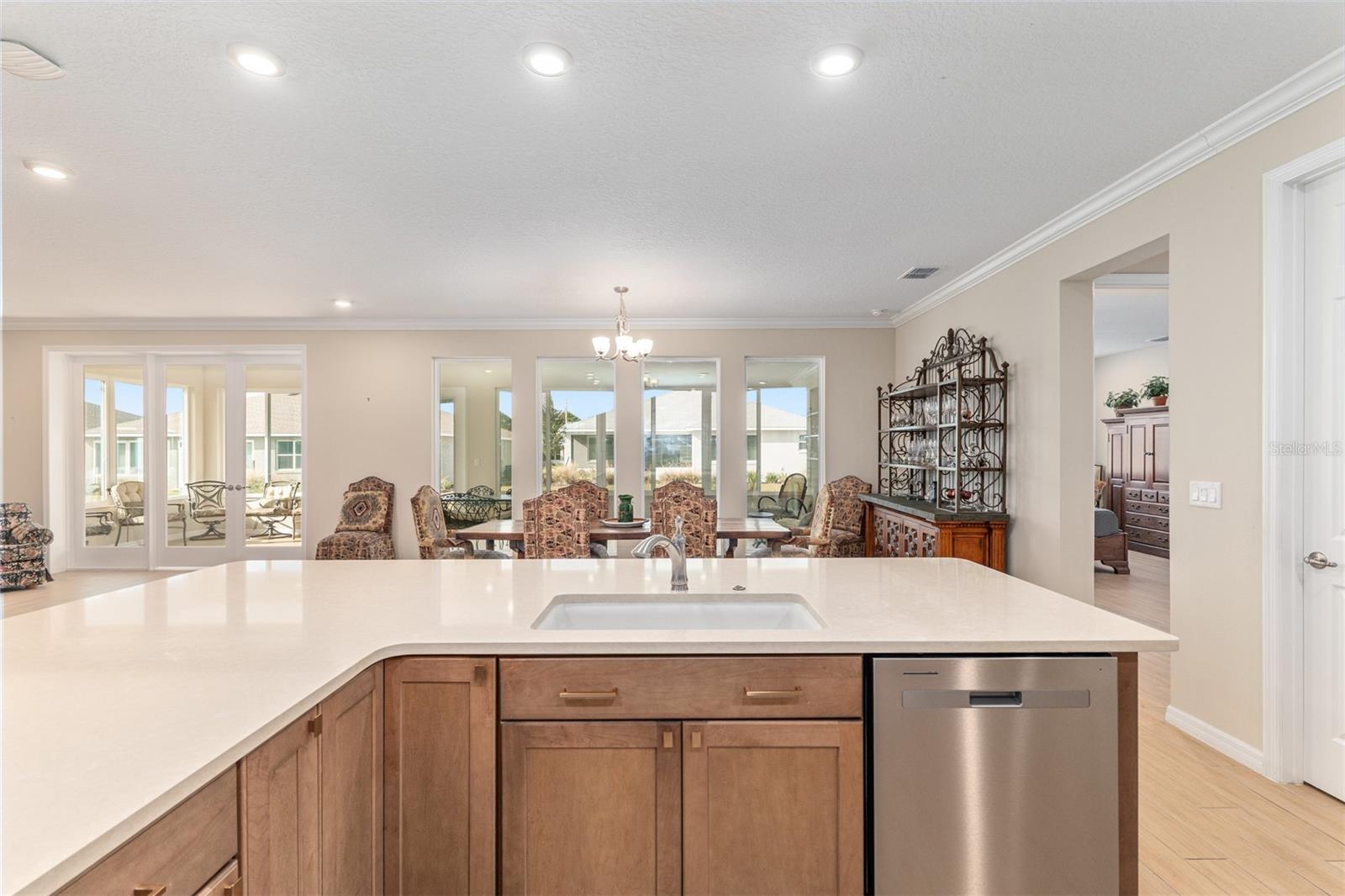 ON TOP OF THE WORLD - Residential