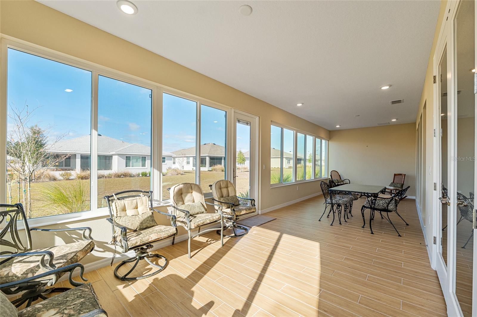 ON TOP OF THE WORLD - Residential