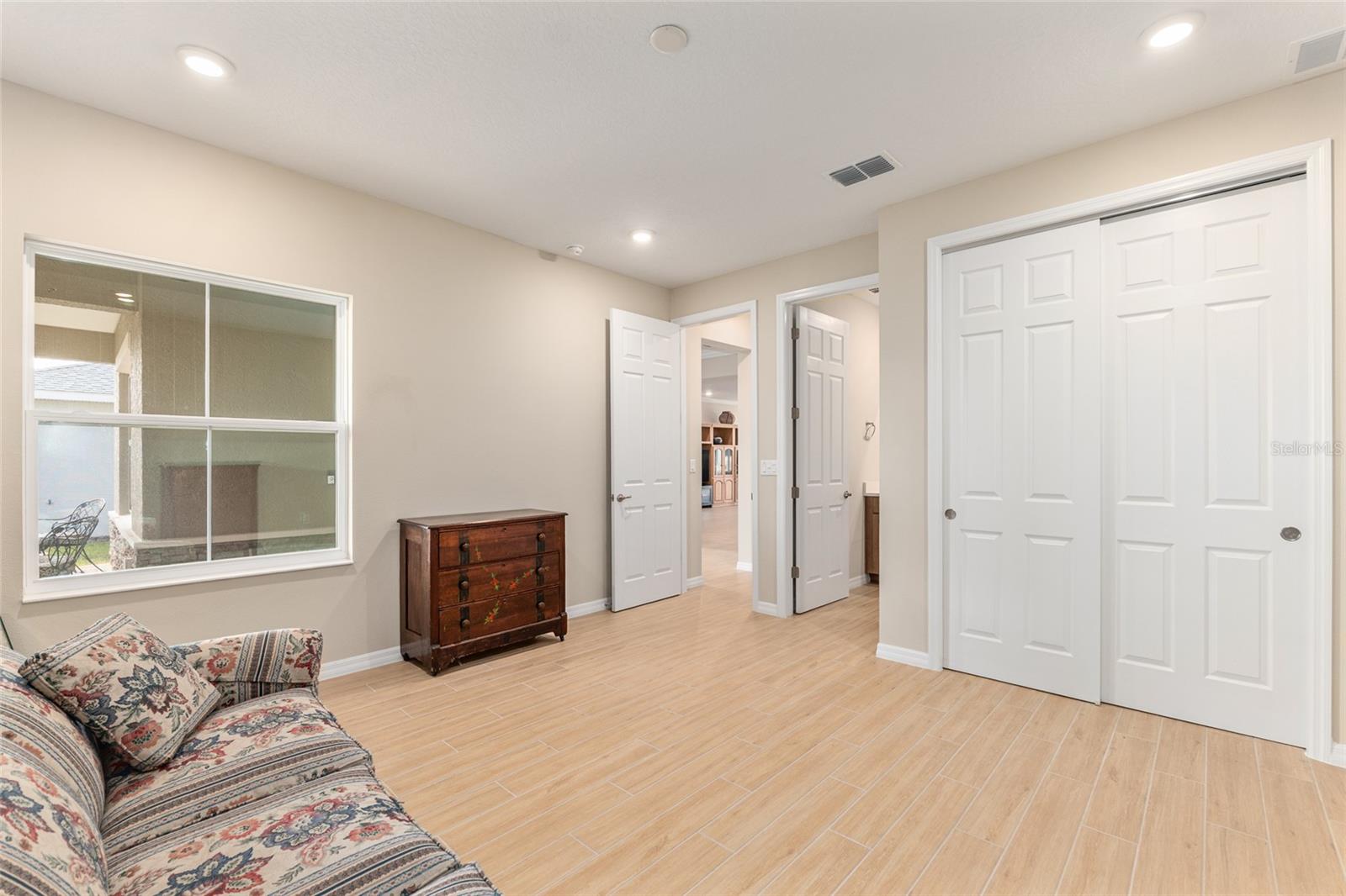 ON TOP OF THE WORLD - Residential