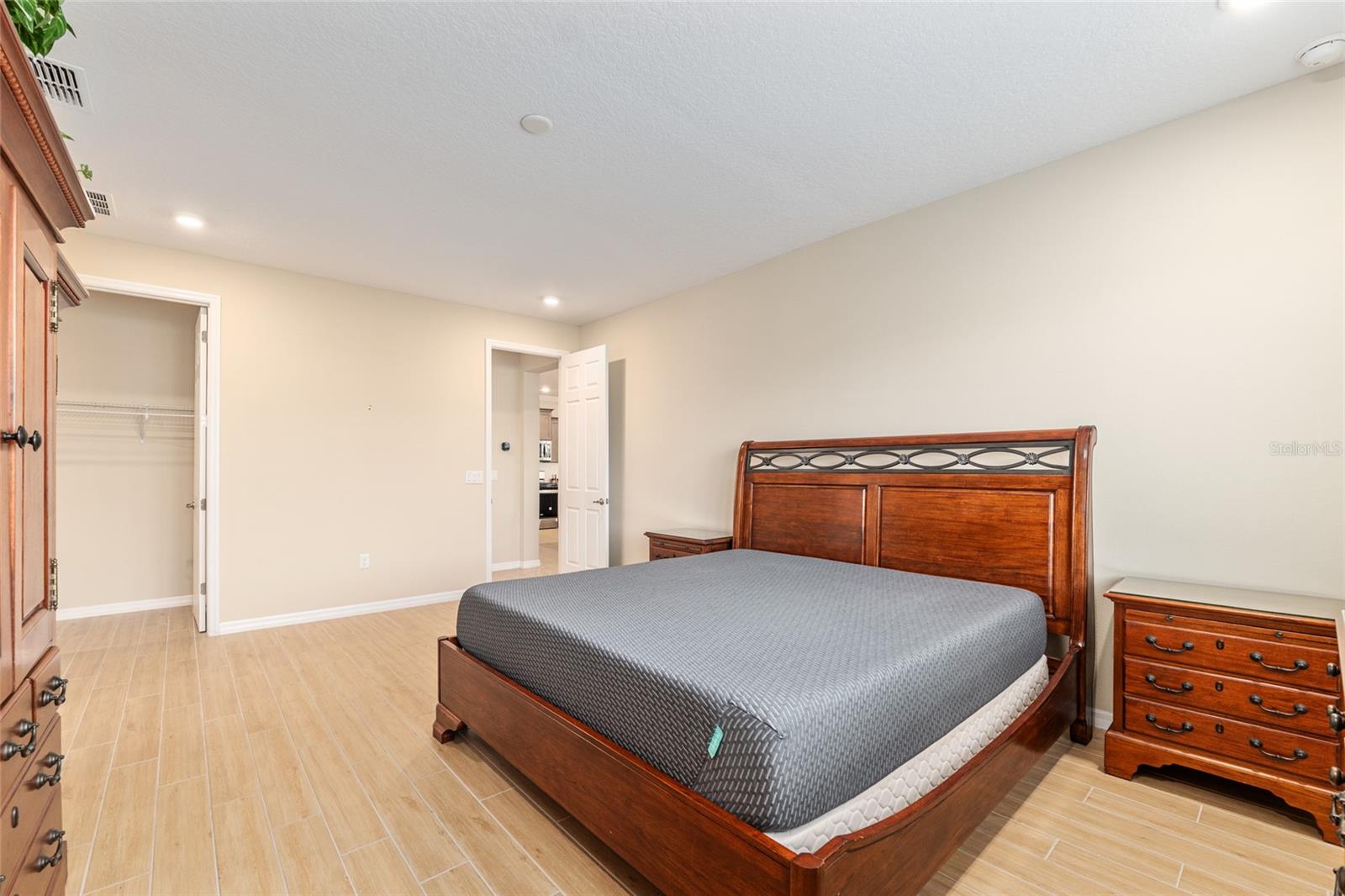 ON TOP OF THE WORLD - Residential