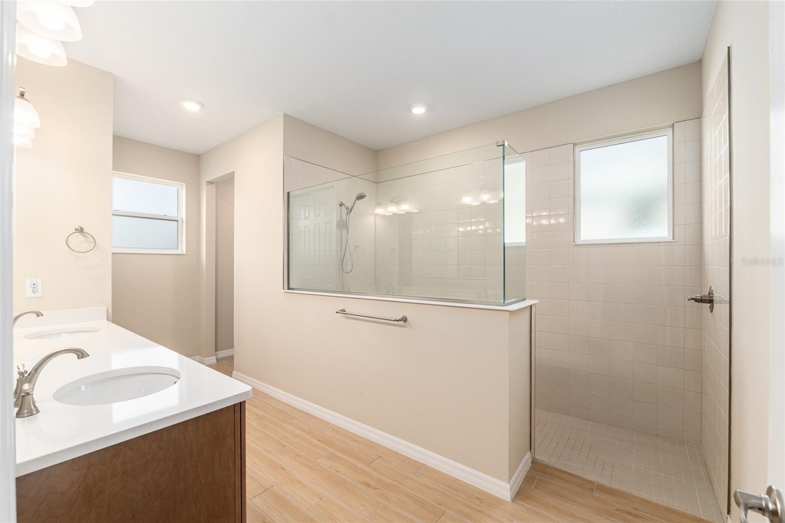 ON TOP OF THE WORLD - Residential