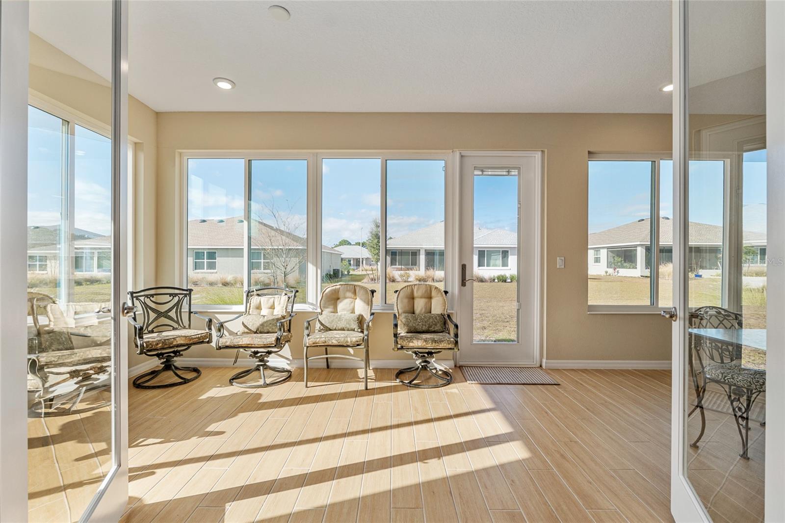 ON TOP OF THE WORLD - Residential