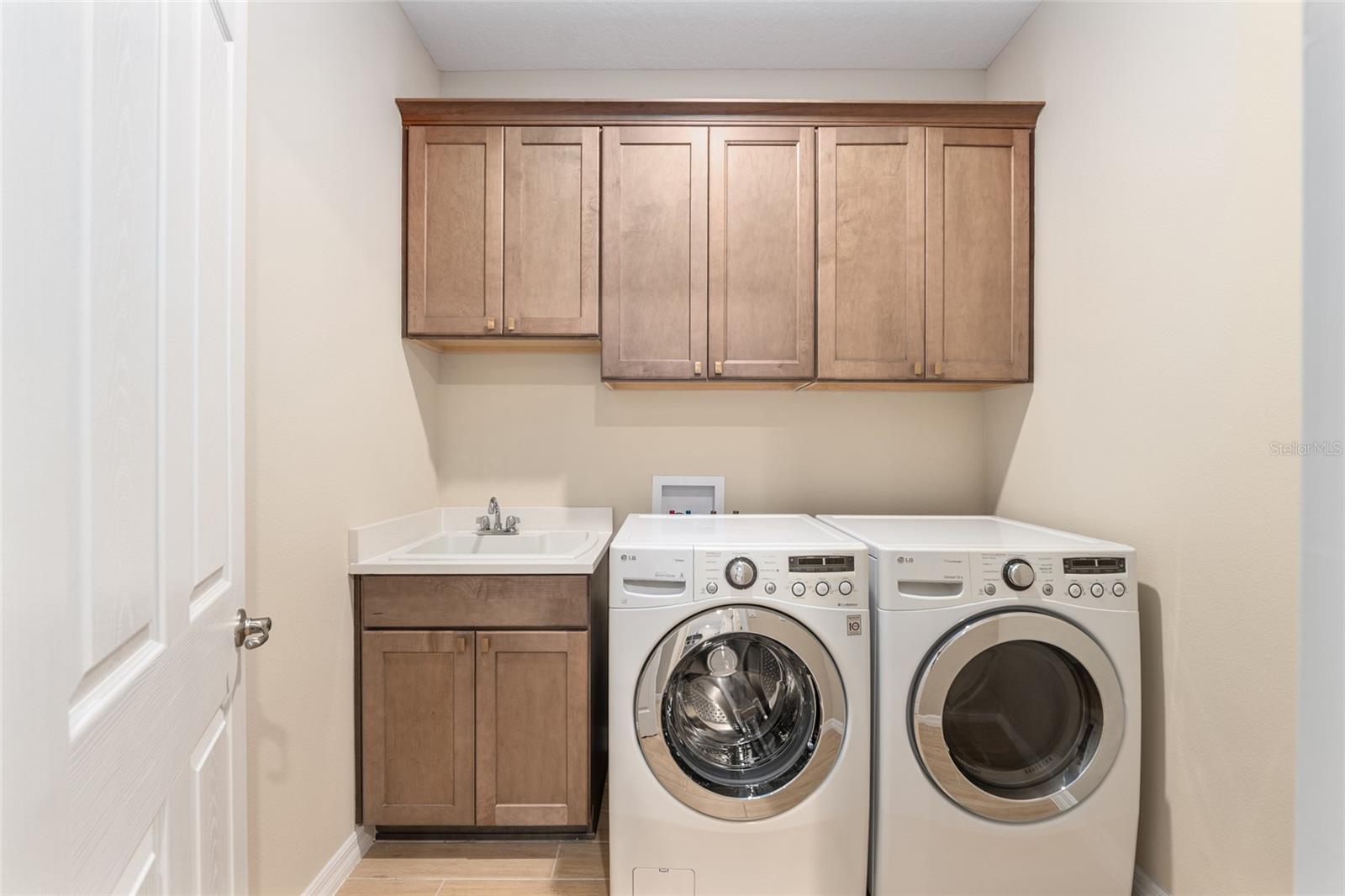 ON TOP OF THE WORLD - Residential