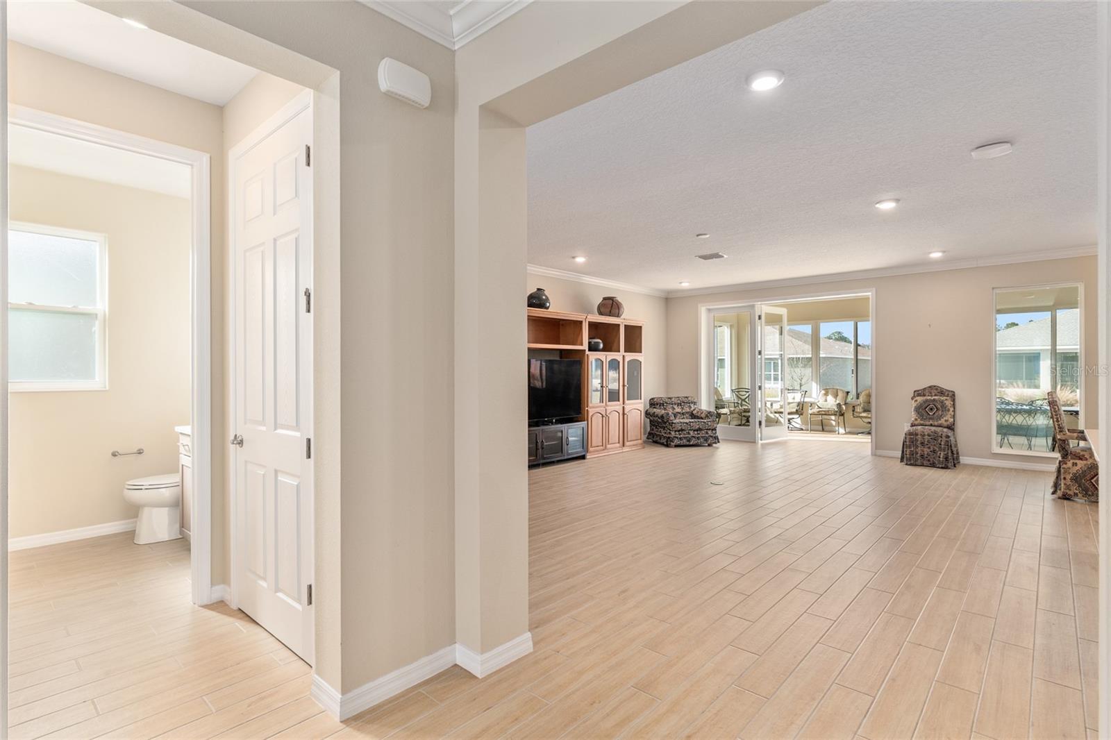 ON TOP OF THE WORLD - Residential