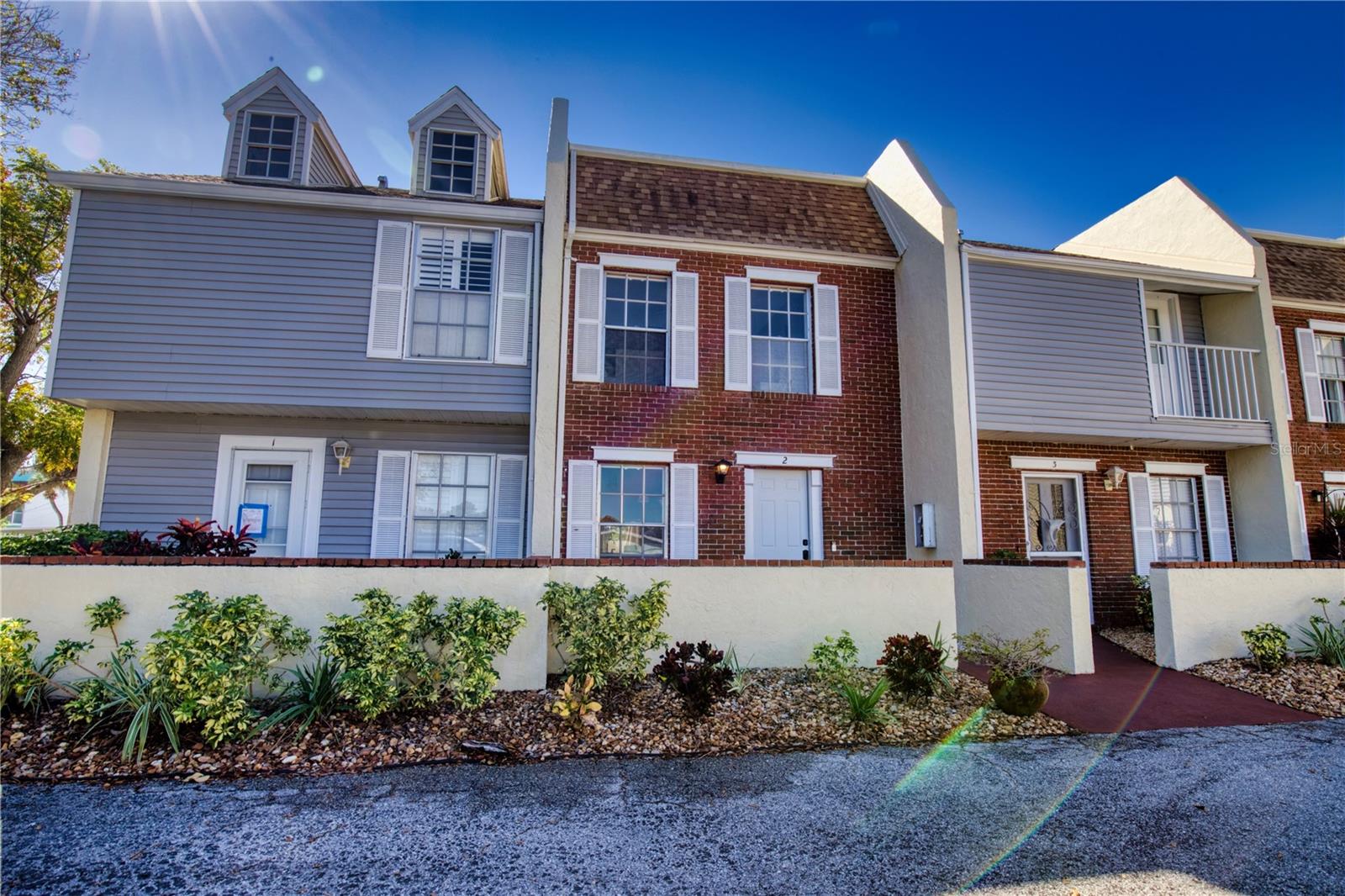 SUTTON PLACE - Residential Lease
