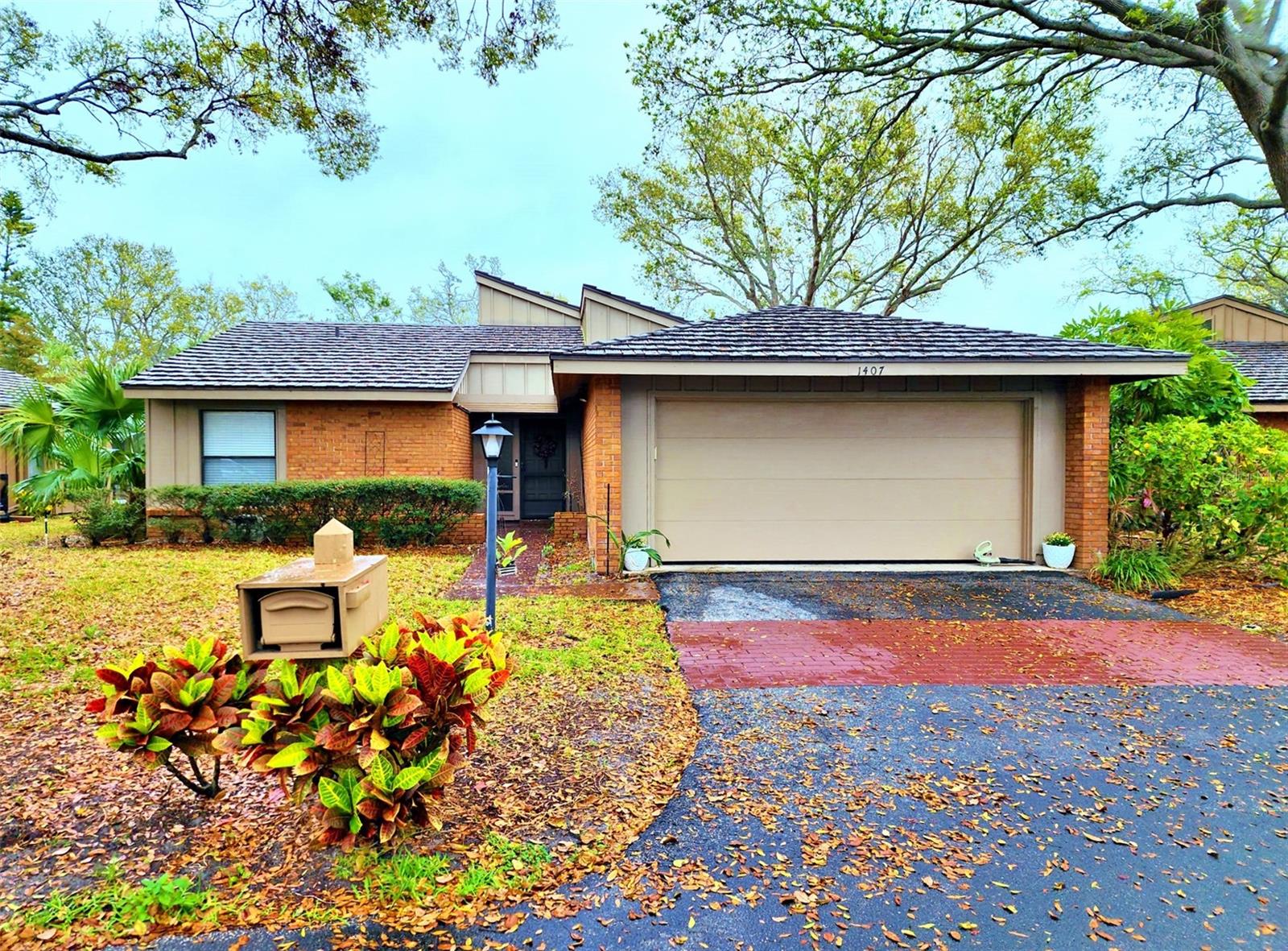 1407 WILLOW OAK CIRCLE