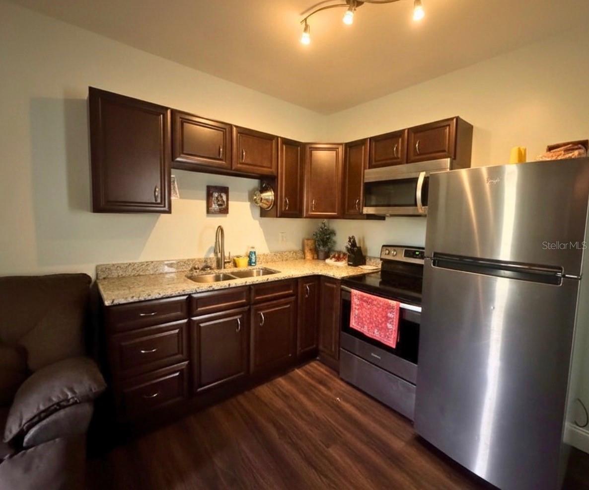 117 S MANATEE AVENUE