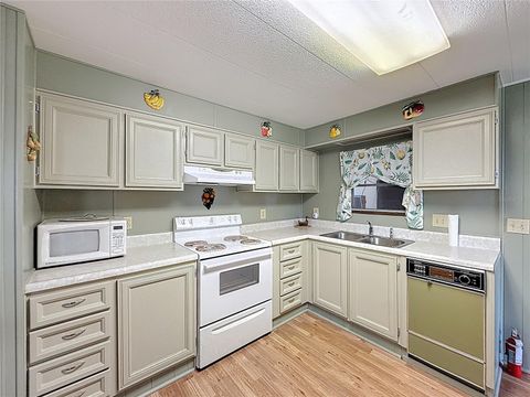 Tiny photo for 1231 Elkhart Circle, Tavares, FL 32778 (MLS # G5110520)