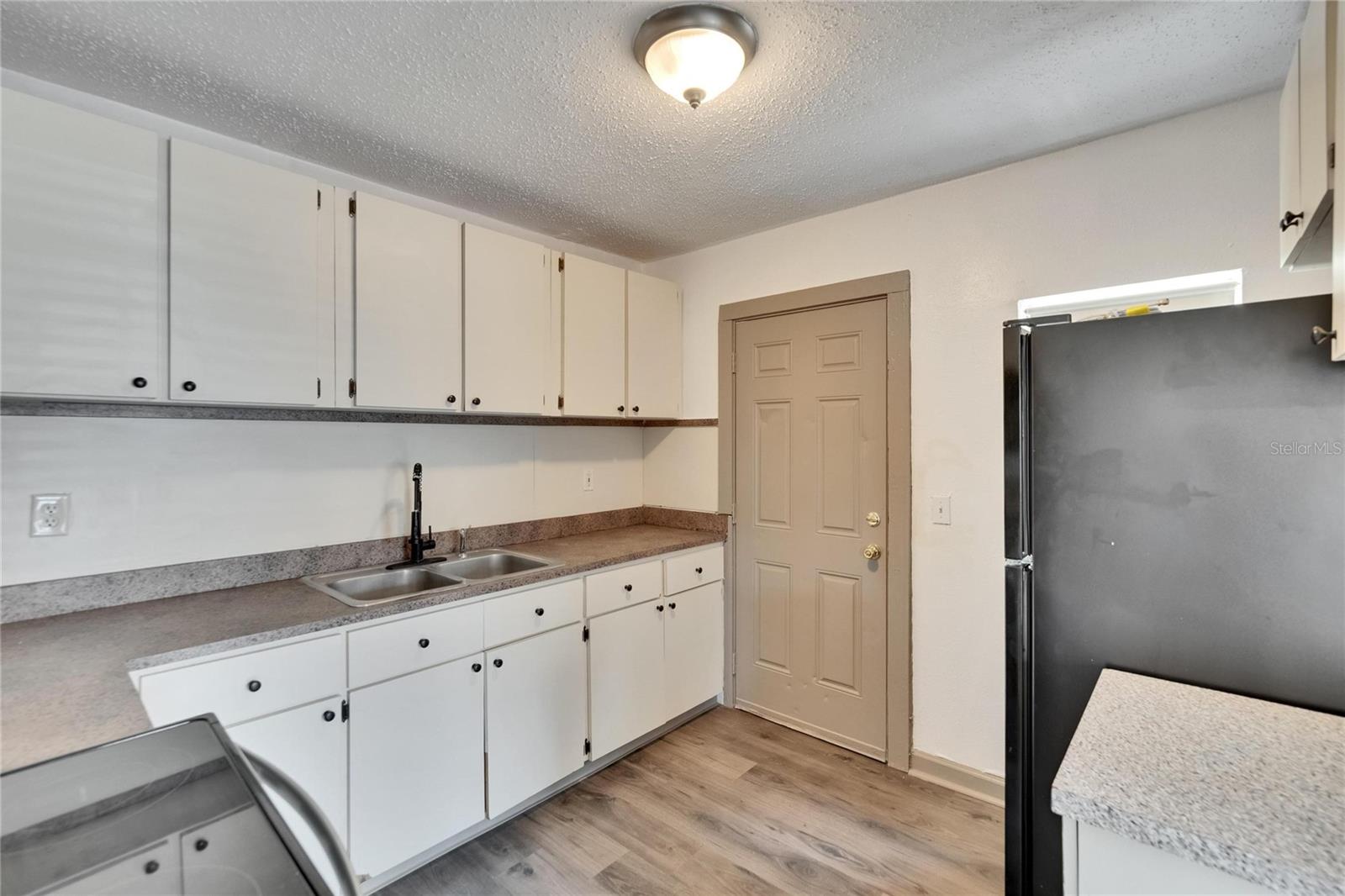 1920 E CHELSEA STREET