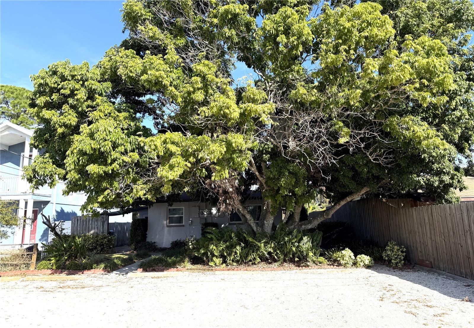 1827 LIVINGSTONE STREET