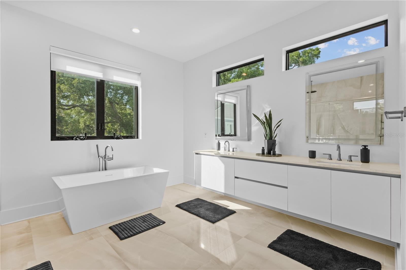 902 W FRIBLEY STREET