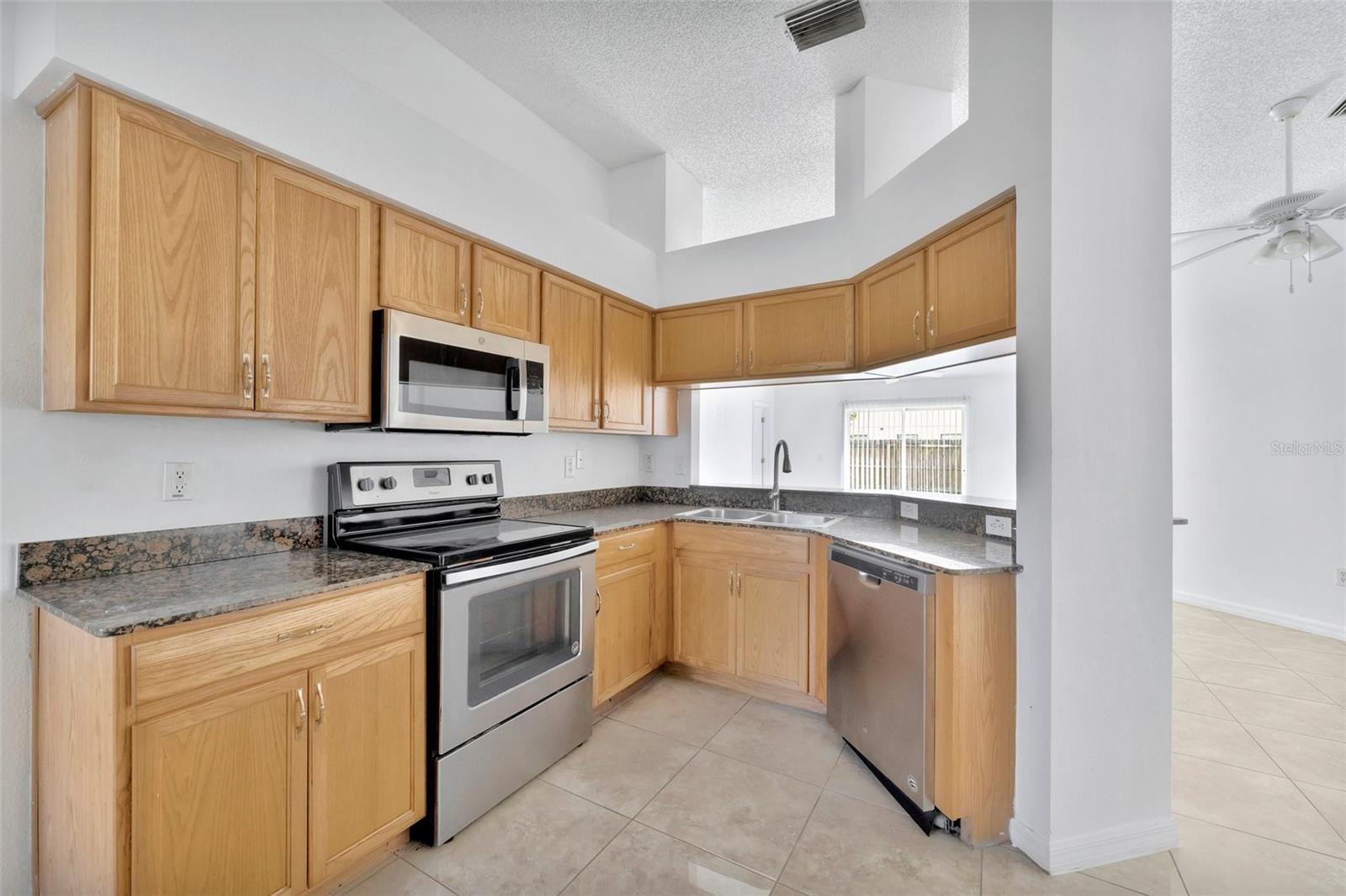 SUMMERFIELD VILLAGE II TR 3 - Residential Lease