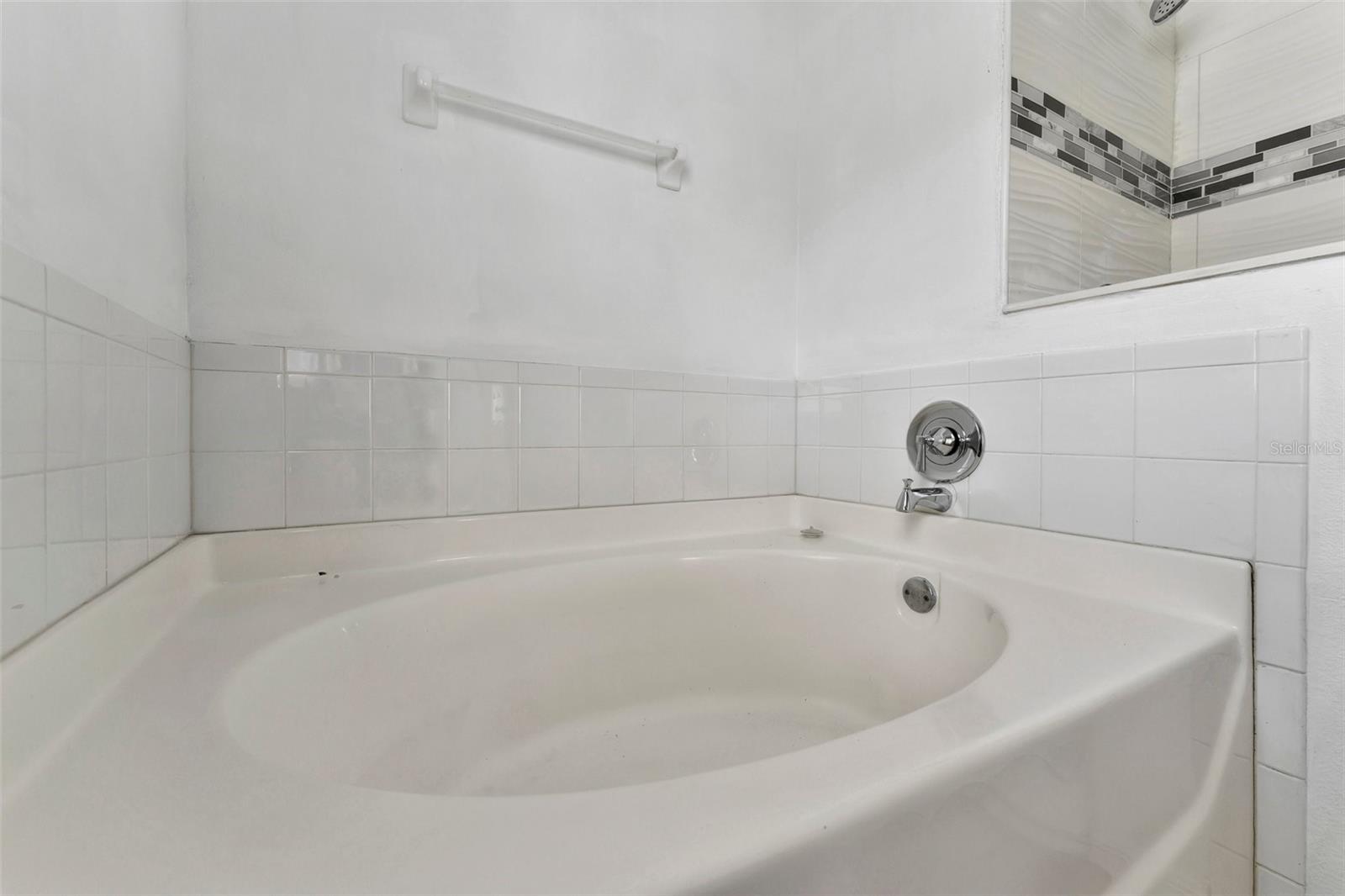 SUMMERFIELD VILLAGE II TR 3 - Residential Lease