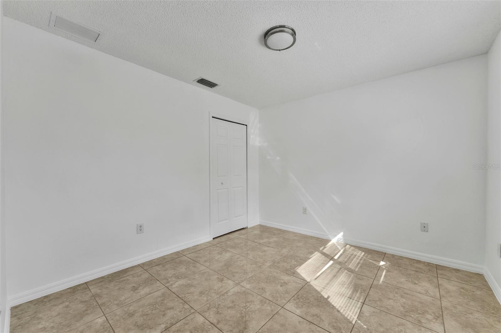 SUMMERFIELD VILLAGE II TR 3 - Residential Lease