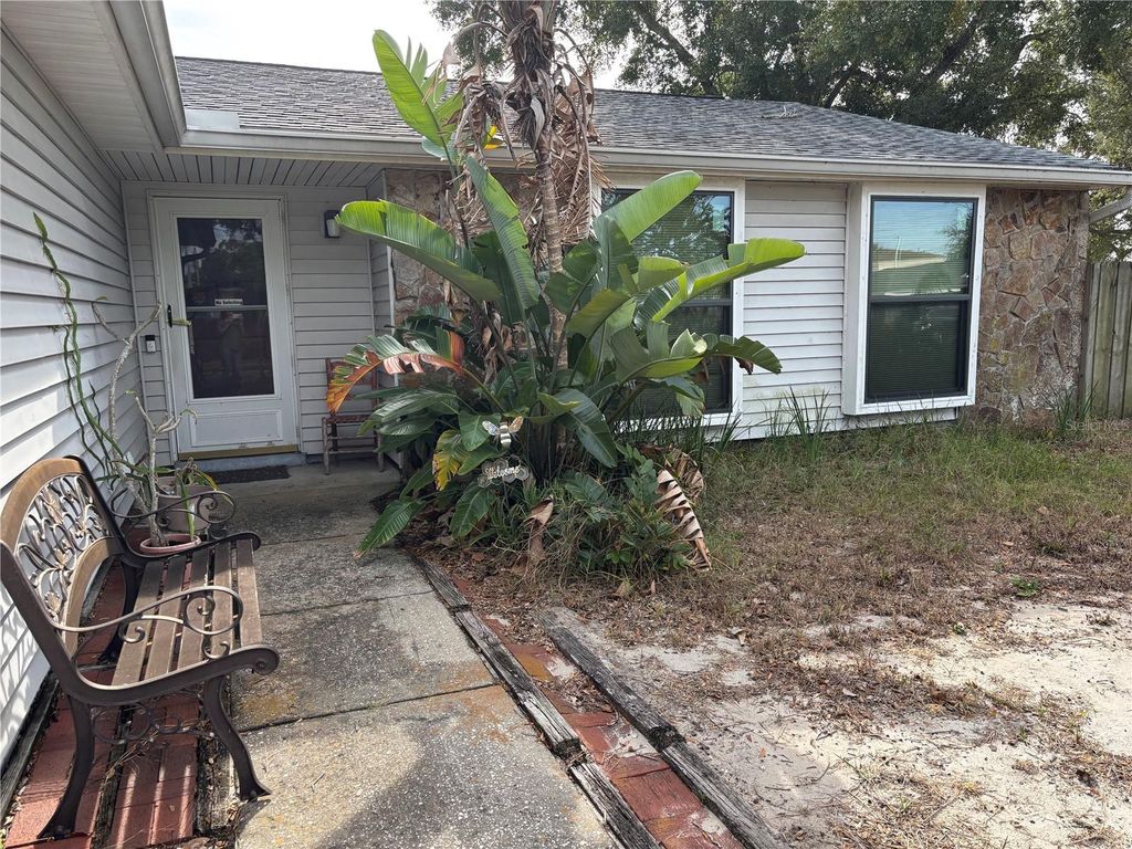 Photo of 1023 Mineola Circle, Palm Harbor, FL 34683 (MLS # W7881484)