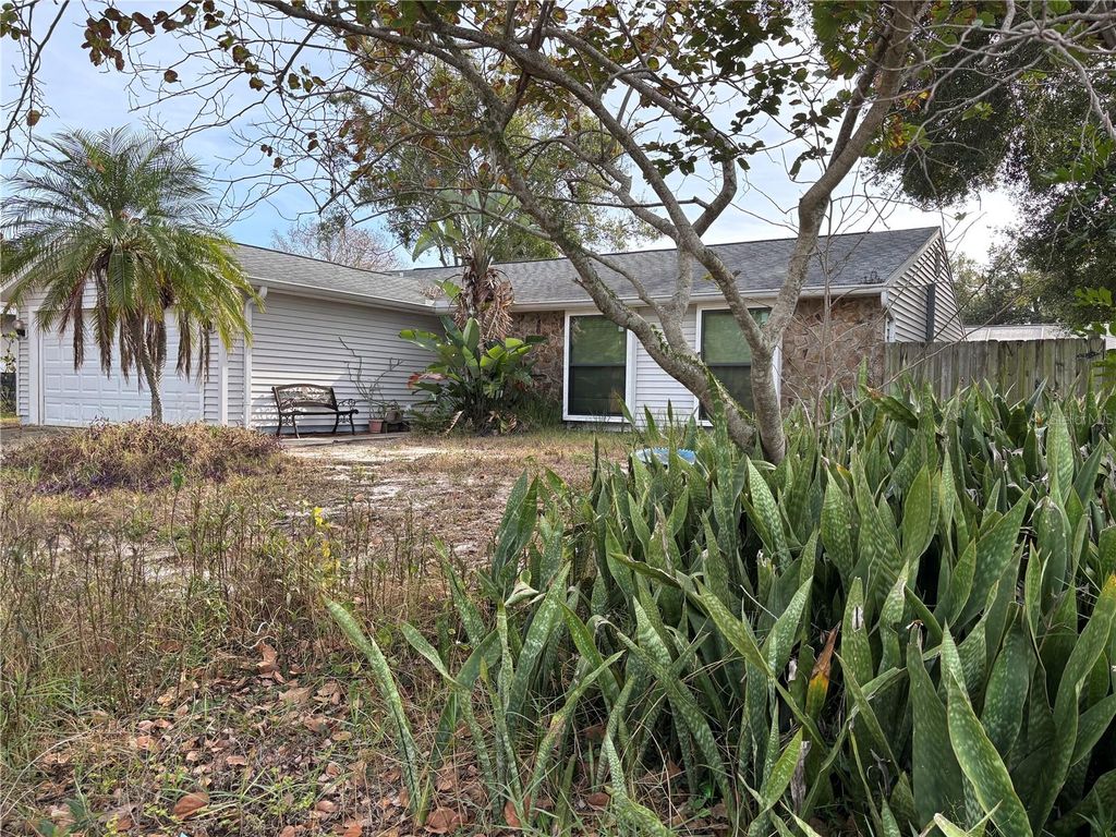 Photo of 1023 Mineola Circle, Palm Harbor, FL 34683 (MLS # W7881484)