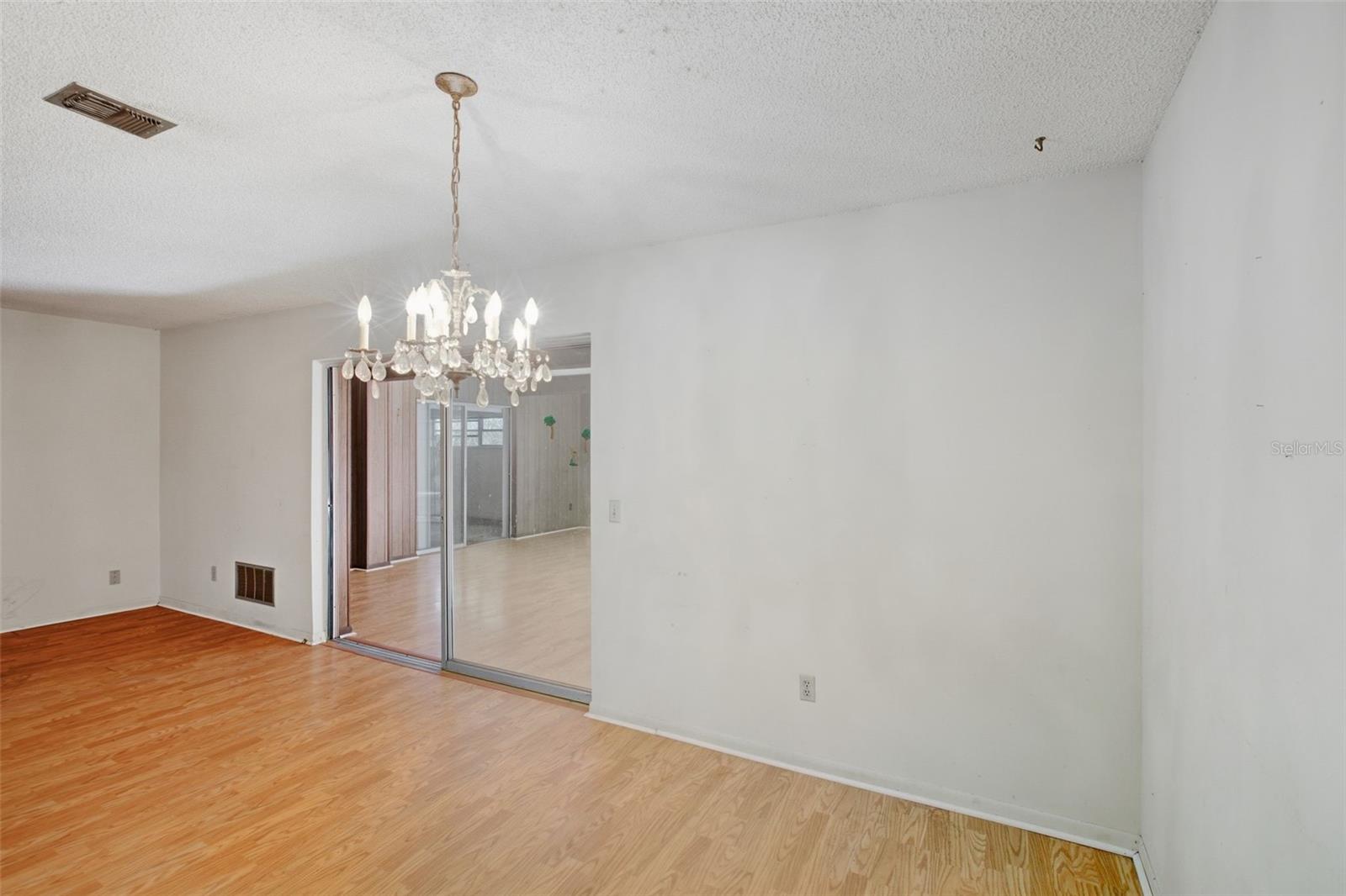 MAGNOLIA OAKS - Residential