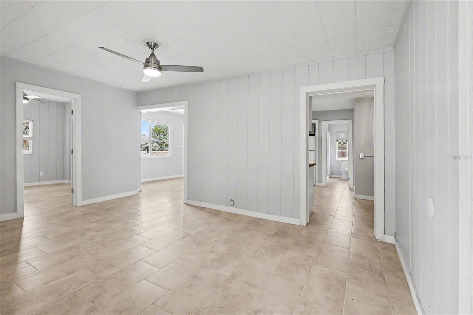 CHARLOTTE SHORES UN 01 - Residential