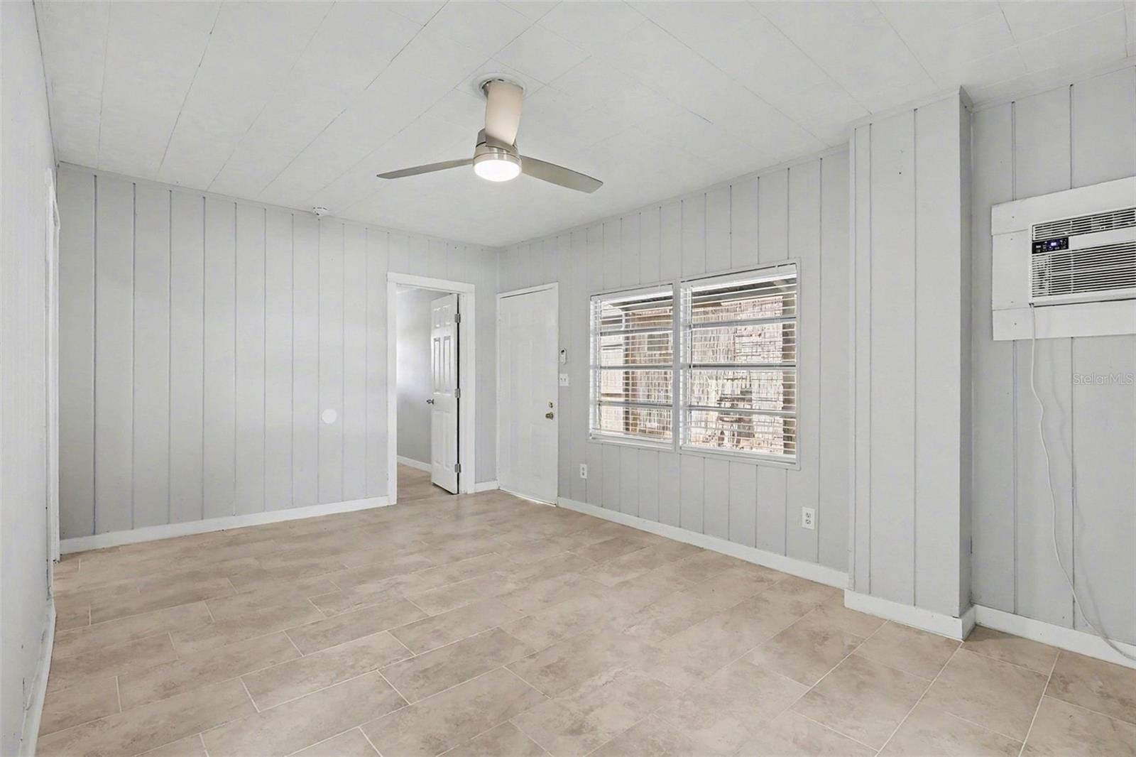 CHARLOTTE SHORES UN 01 - Residential