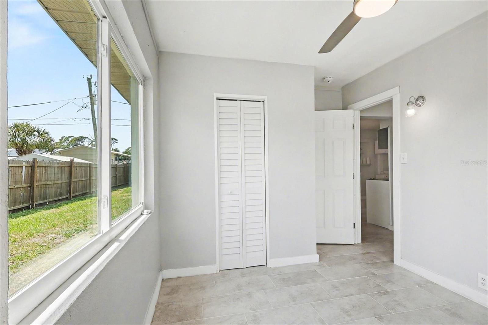 CHARLOTTE SHORES UN 01 - Residential