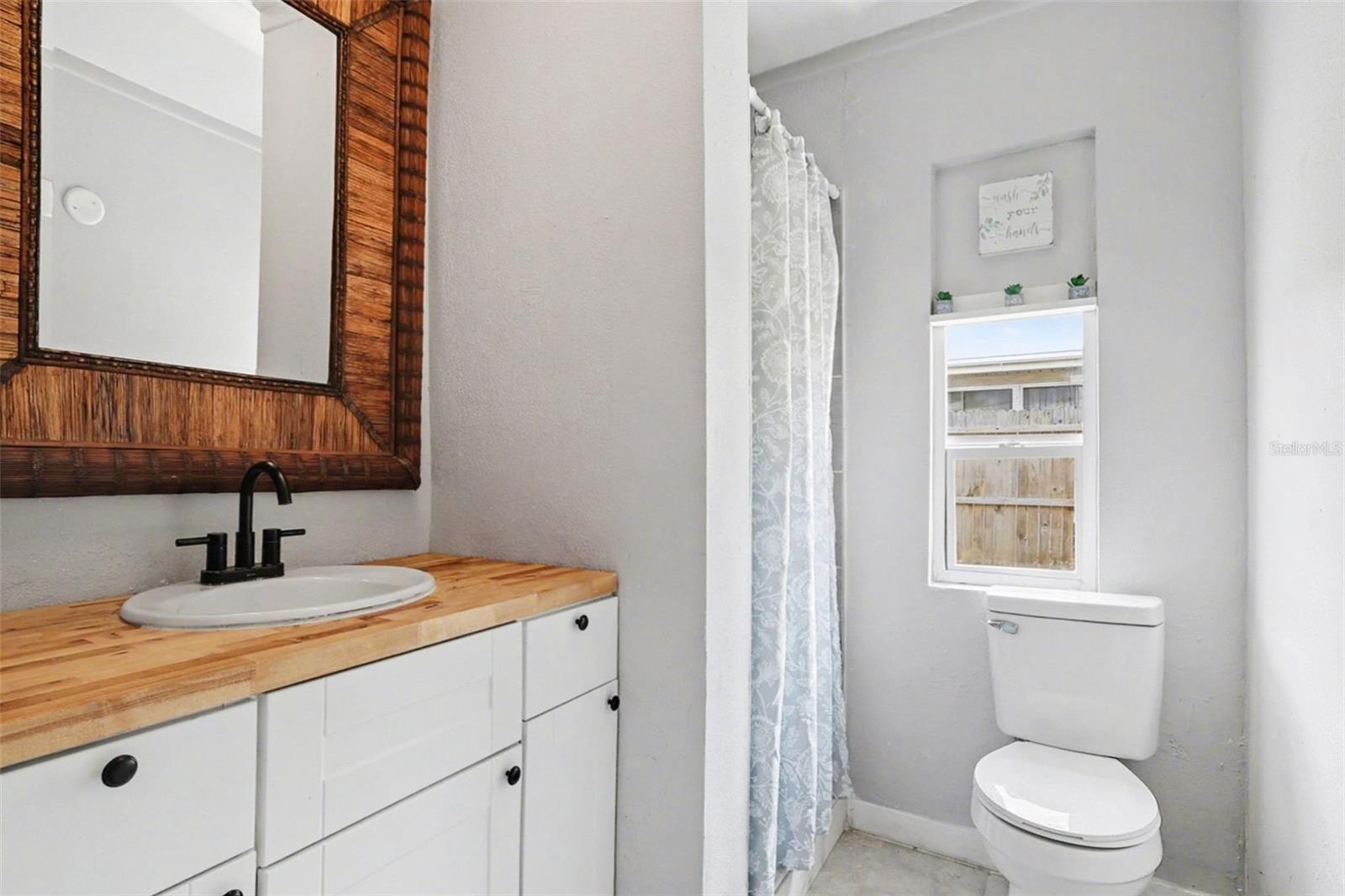 CHARLOTTE SHORES UN 01 - Residential