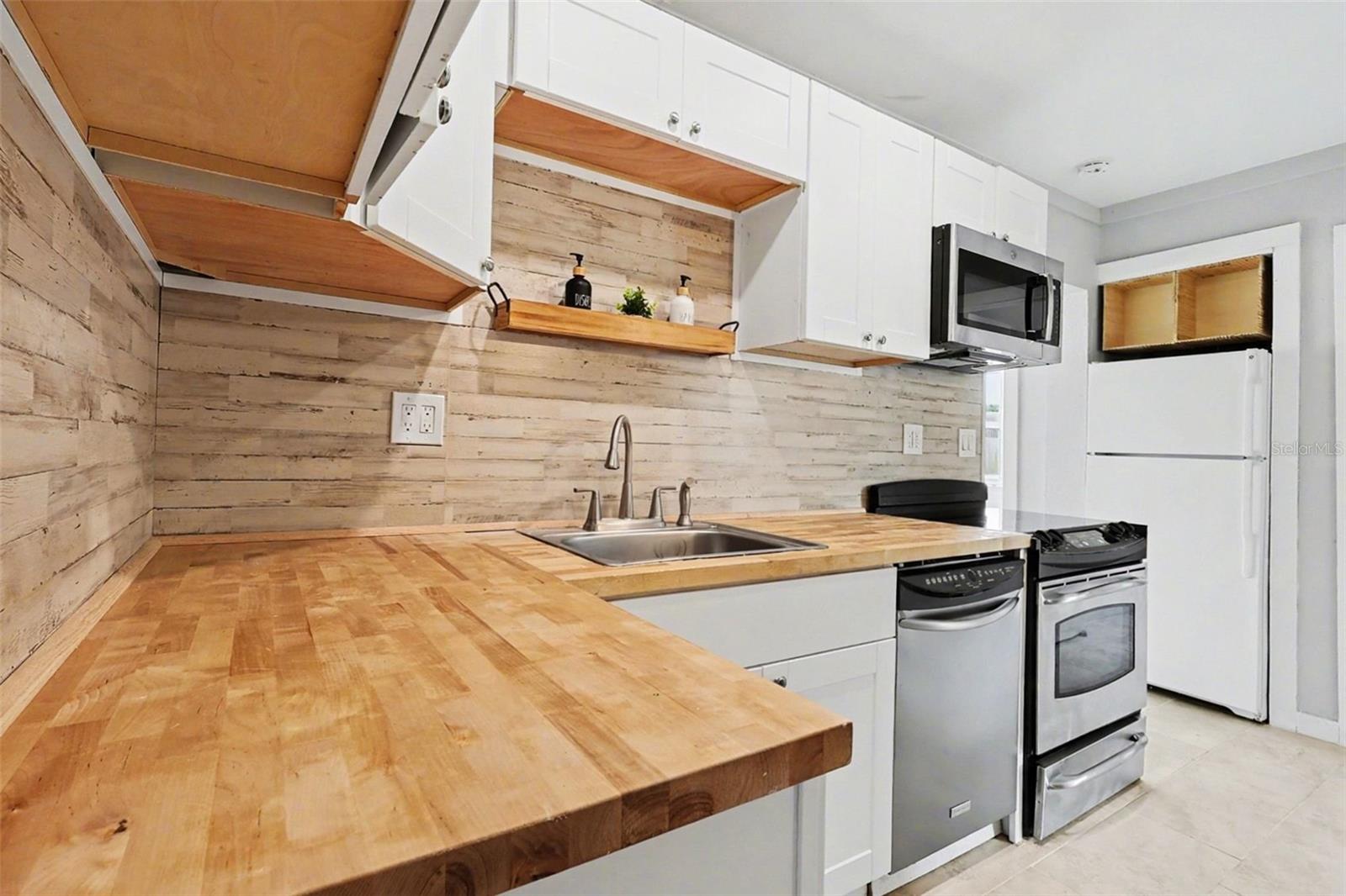 CHARLOTTE SHORES UN 01 - Residential